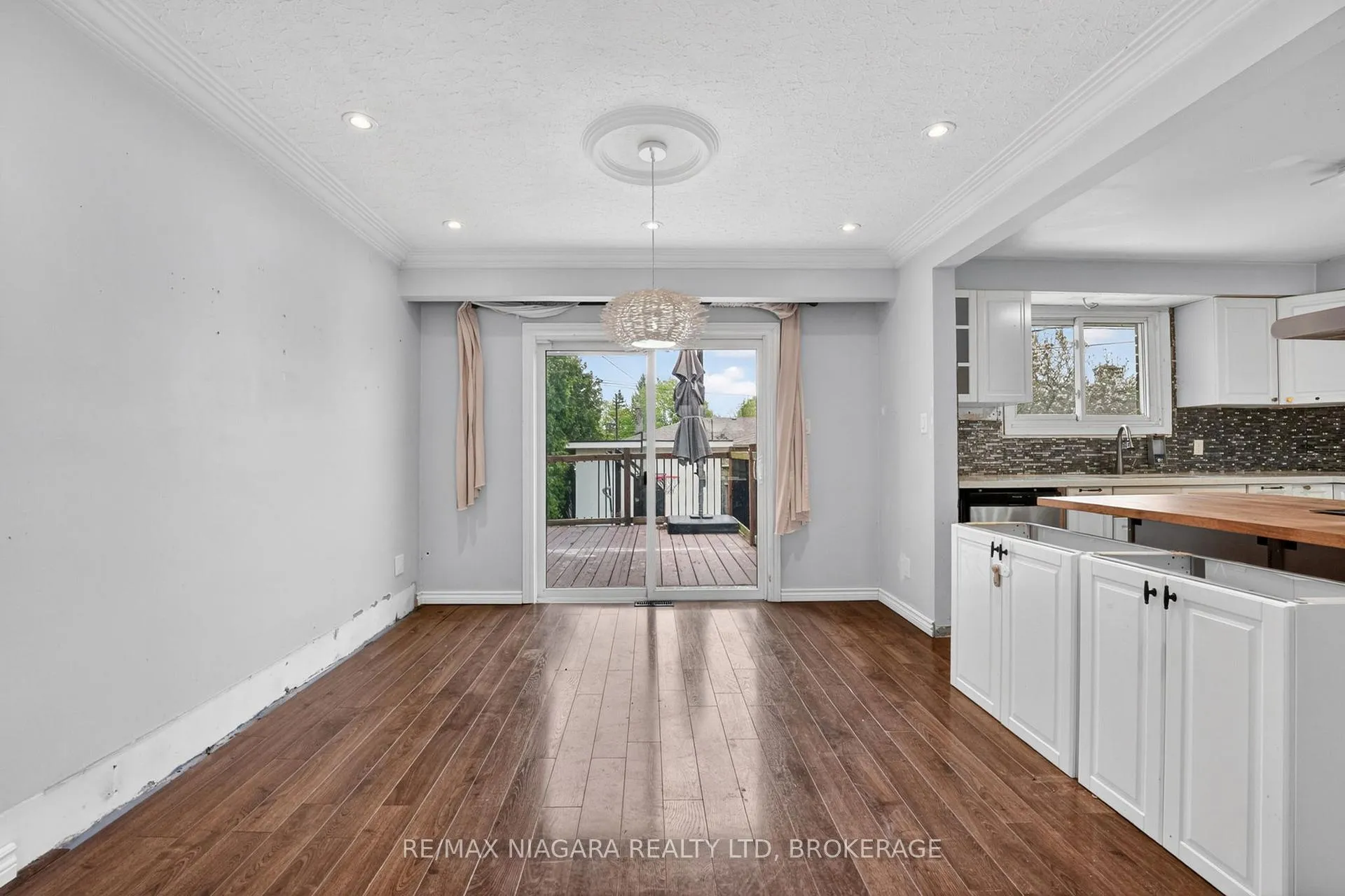 Photo 10 of 6 Collier Road N, Thorold, Thorold Downtown — HOMEH