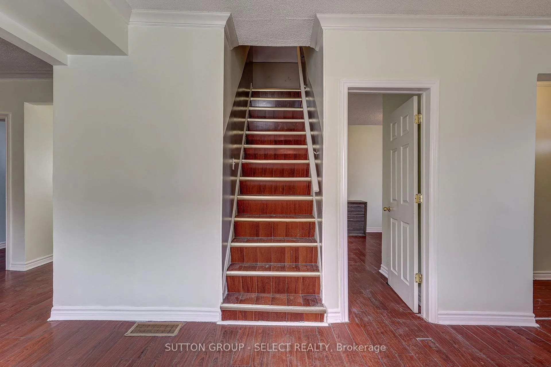 Photo 11 of 471 Burbrook Place, London, East G — HOMEH