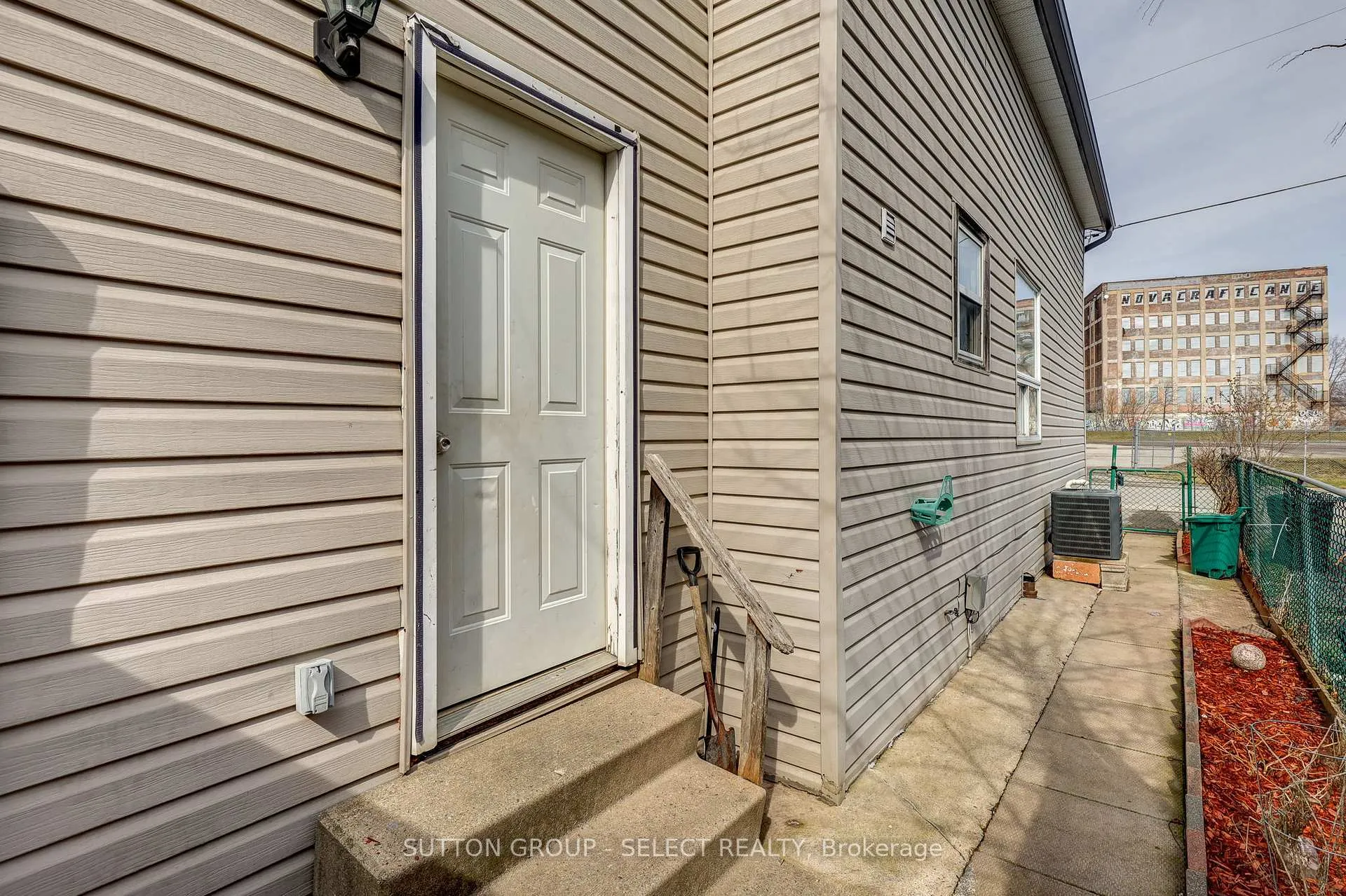 Photo 40 of 471 Burbrook Place, London, East G — HOMEH