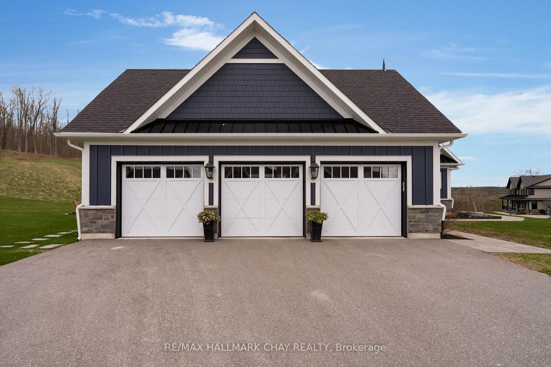 Photo 3 of 41 Thoroughbred Drive, Oro-Medonte, Rural Oro-Medonte — HOMEH