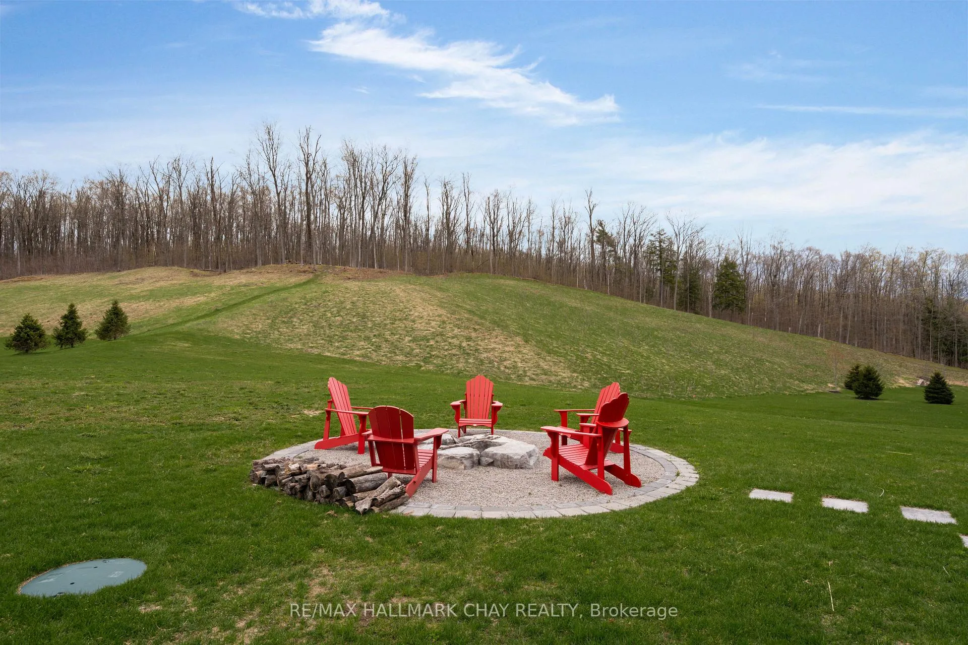 Photo 5 of 41 Thoroughbred Drive, Oro-Medonte, Rural Oro-Medonte — HOMEH