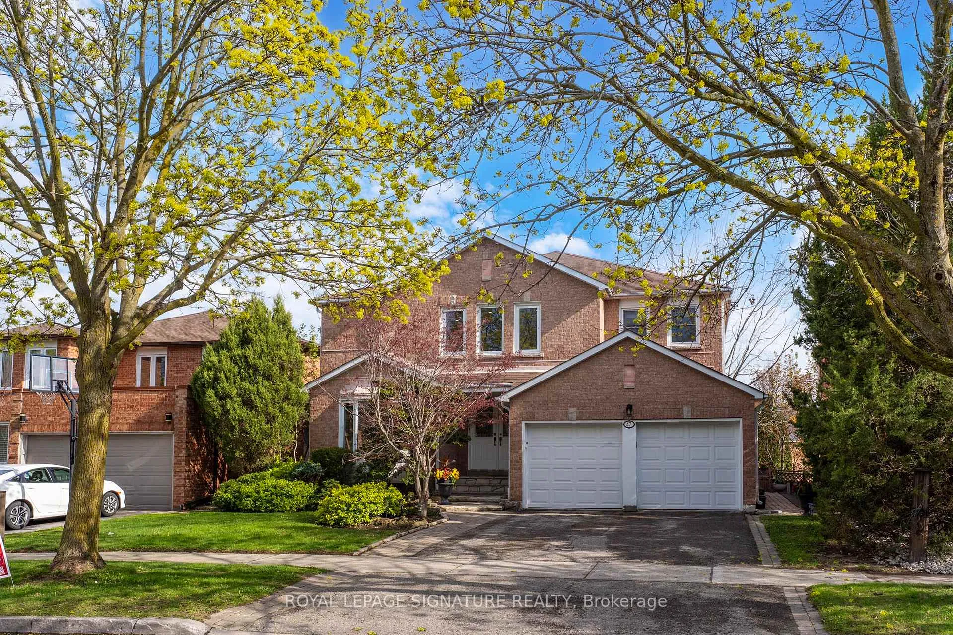Photo 2 of 47 Edmund Seager Drive, Vaughan, Uplands — HOMEH