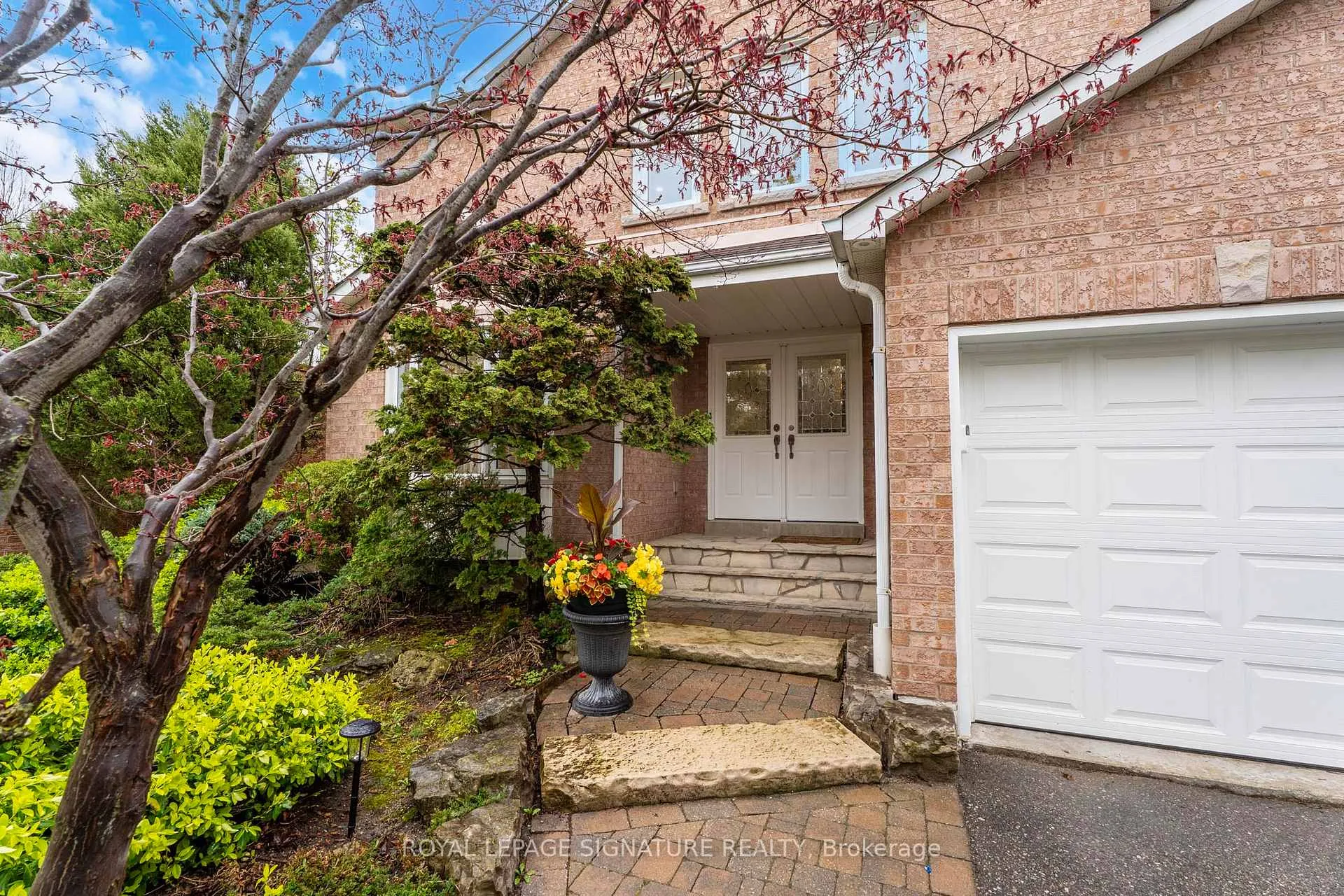 Photo 3 of 47 Edmund Seager Drive, Vaughan, Uplands — HOMEH