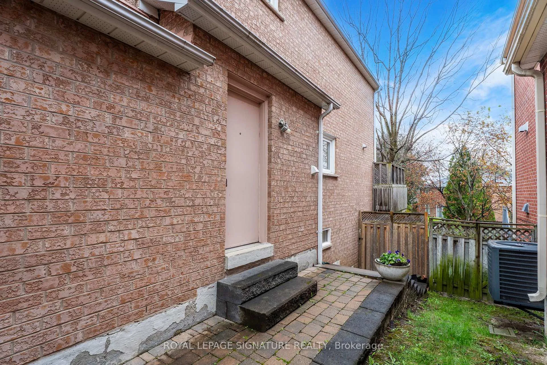 Photo 4 of 47 Edmund Seager Drive, Vaughan, Uplands — HOMEH