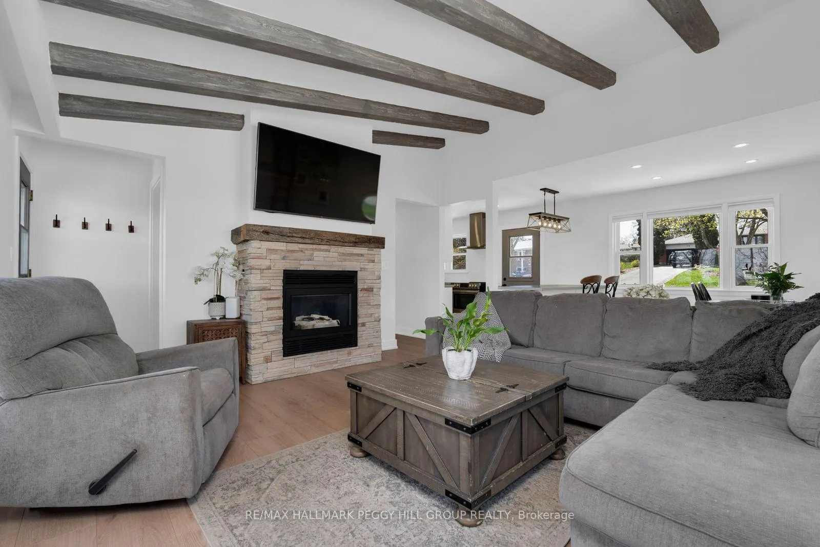 Photo 3 of 16 Murray Street, Barrie, Allandale Heights — HOMEH
