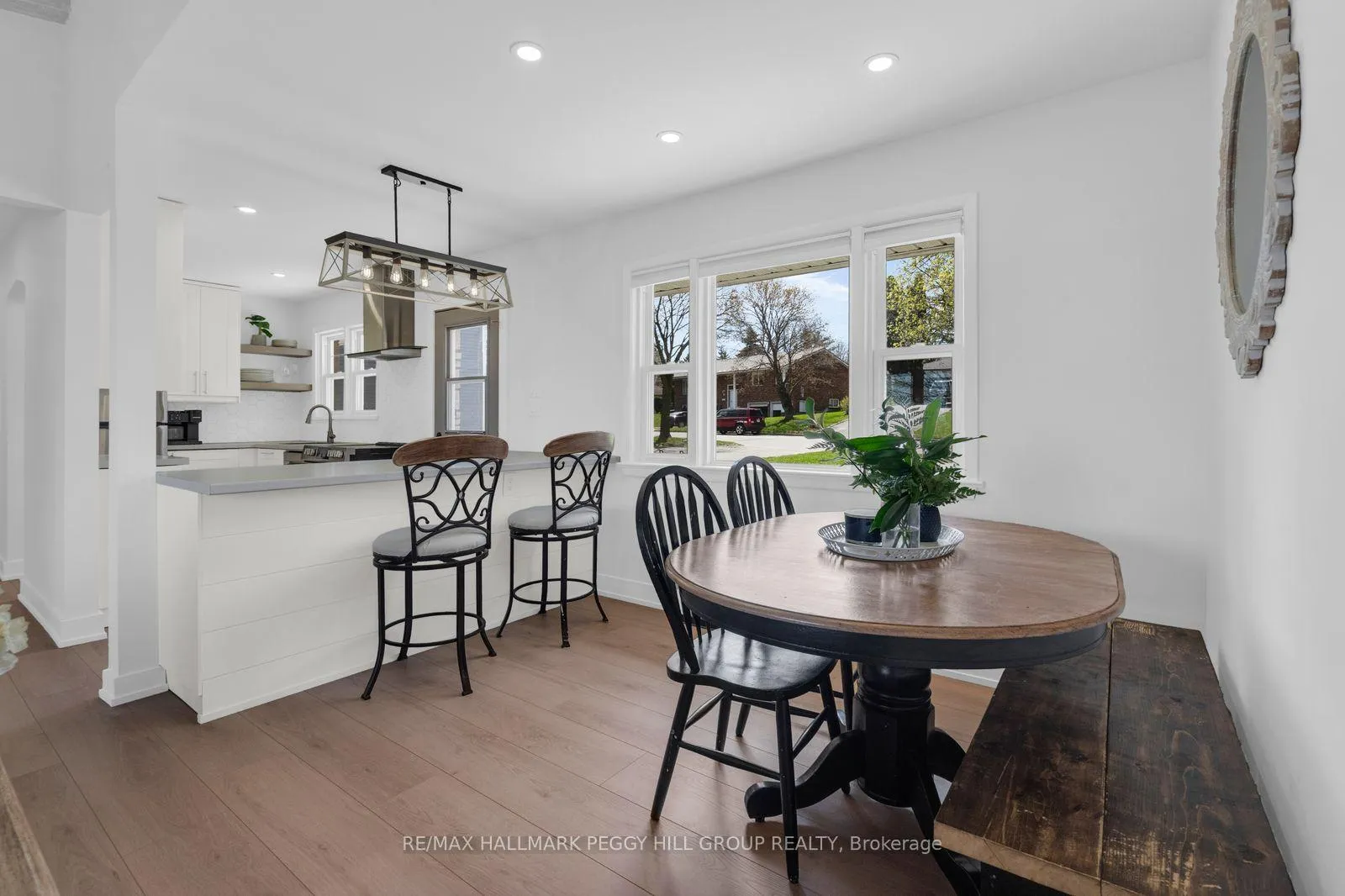 Photo 5 of 16 Murray Street, Barrie, Allandale Heights — HOMEH