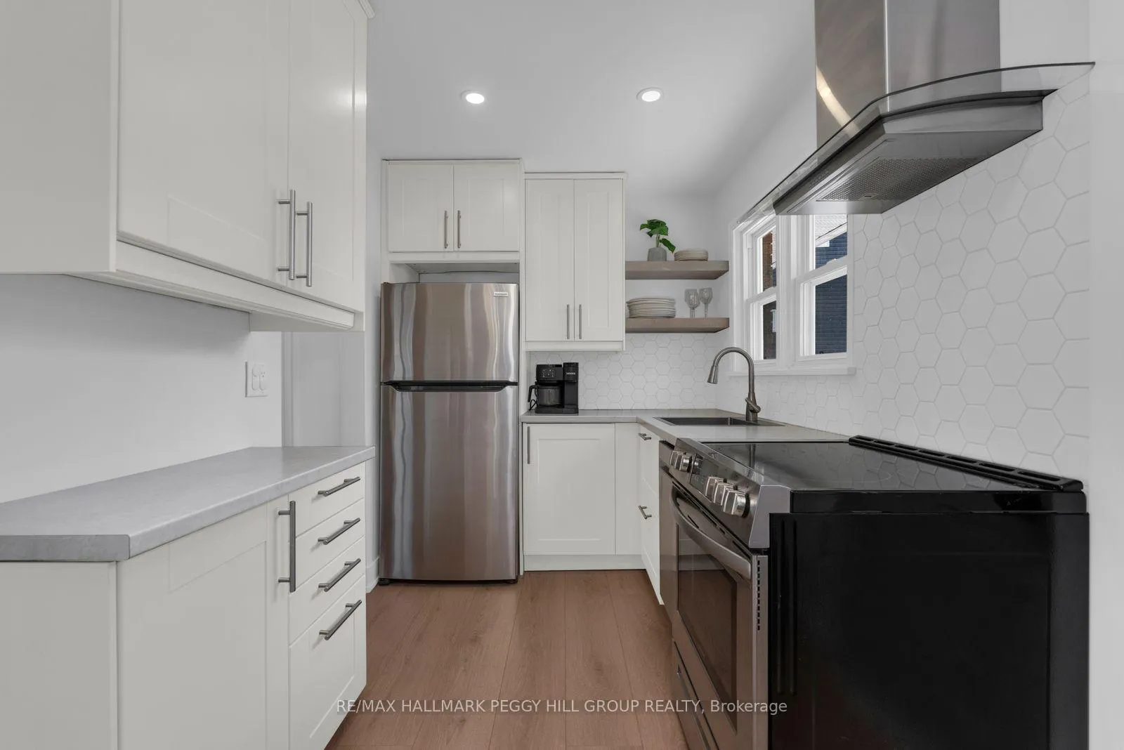 Photo 7 of 16 Murray Street, Barrie, Allandale Heights — HOMEH
