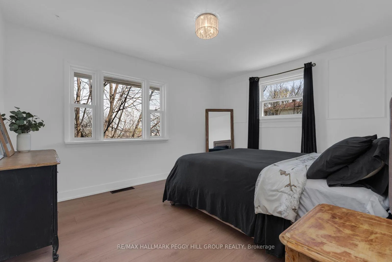 Photo 8 of 16 Murray Street, Barrie, Allandale Heights — HOMEH