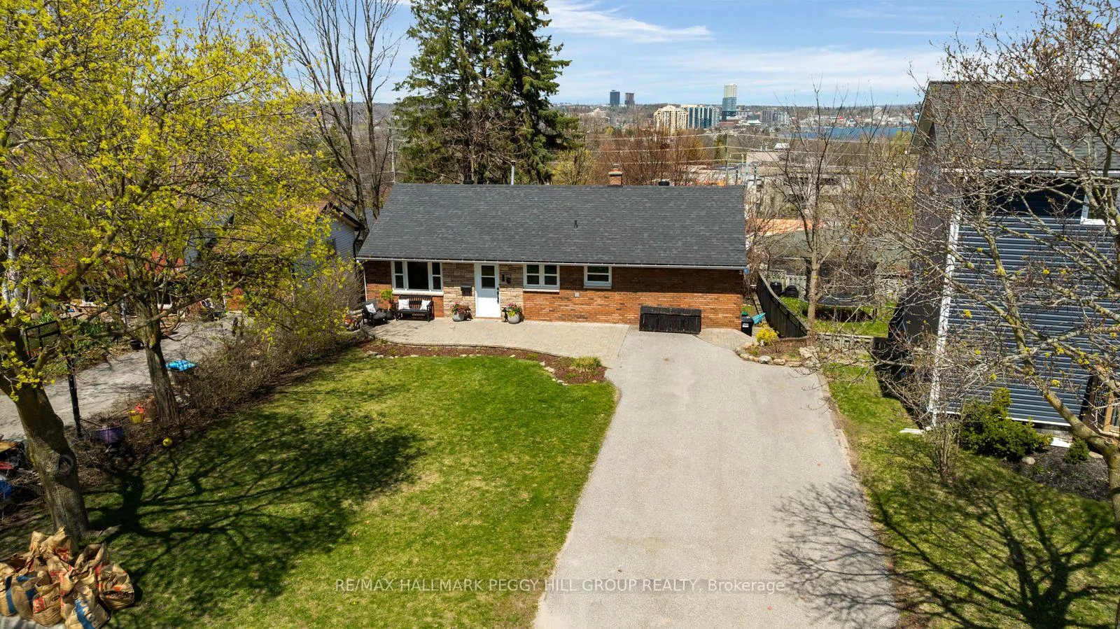 Photo 18 of 16 Murray Street, Barrie, Allandale Heights — HOMEH