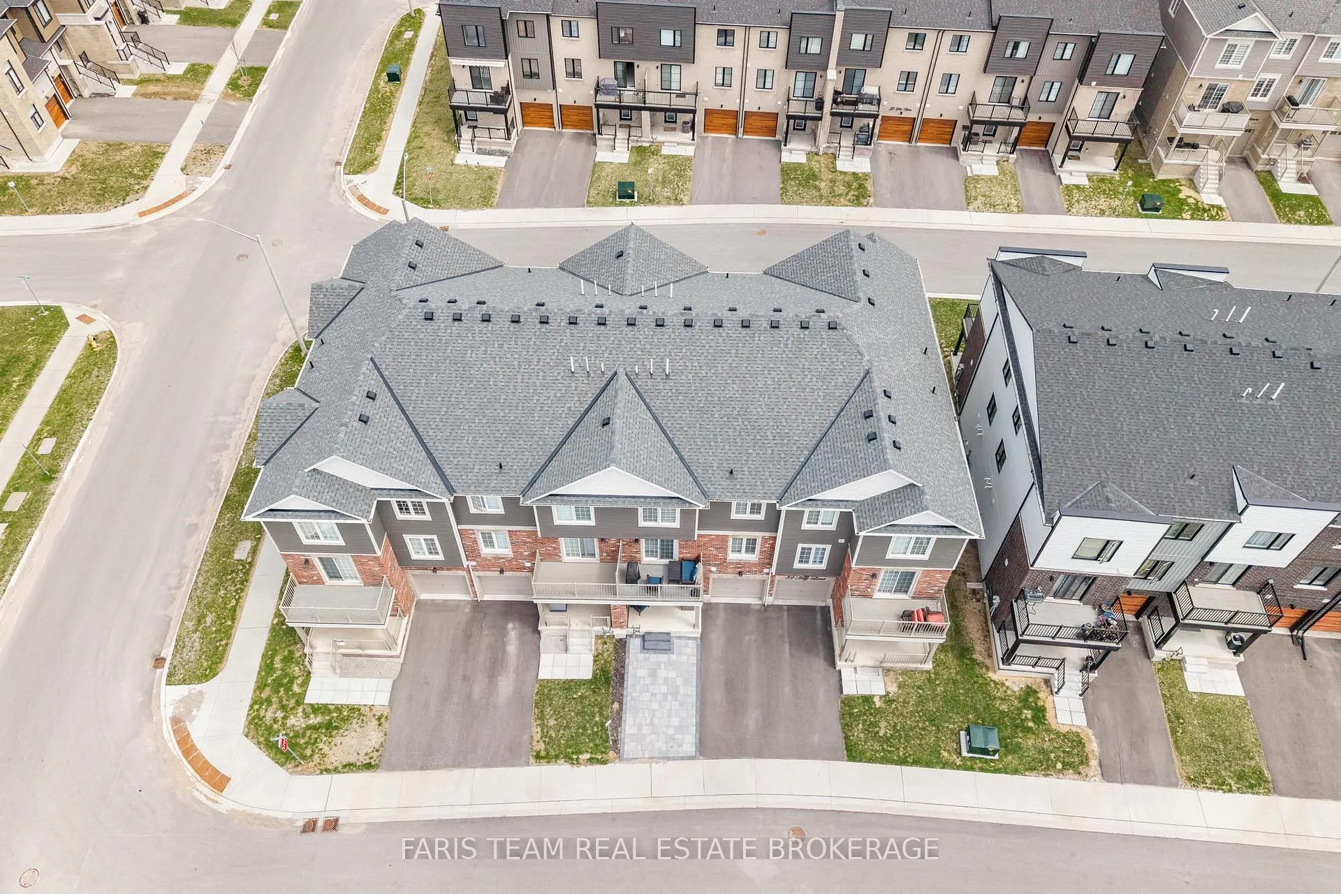 Photo 2 of 34 Hay Lane, Barrie, Rural Barrie Southeast — HOMEH