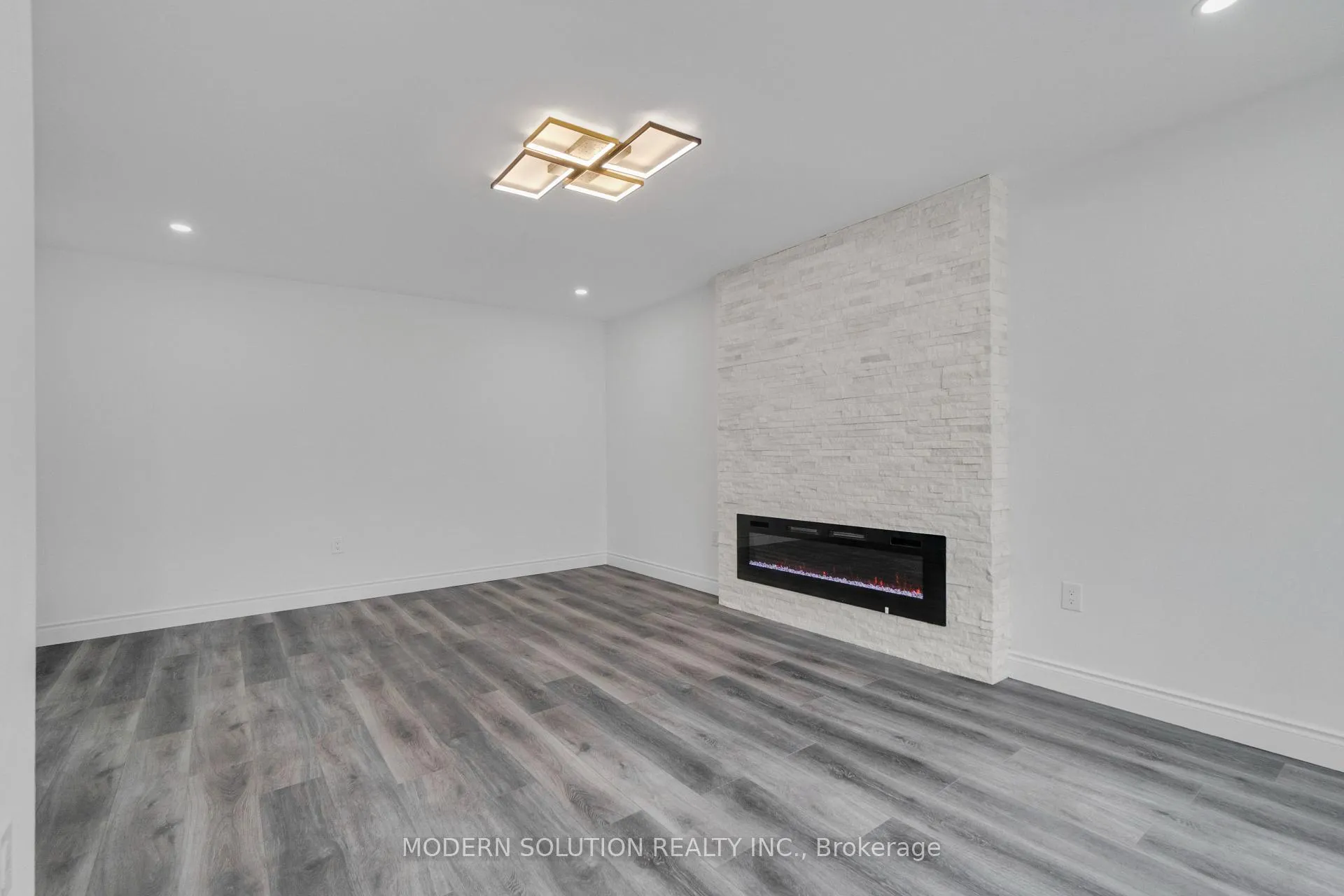 Photo 17 of 168 Fusilier Drive, Hamilton, Crerar — HOMEH
