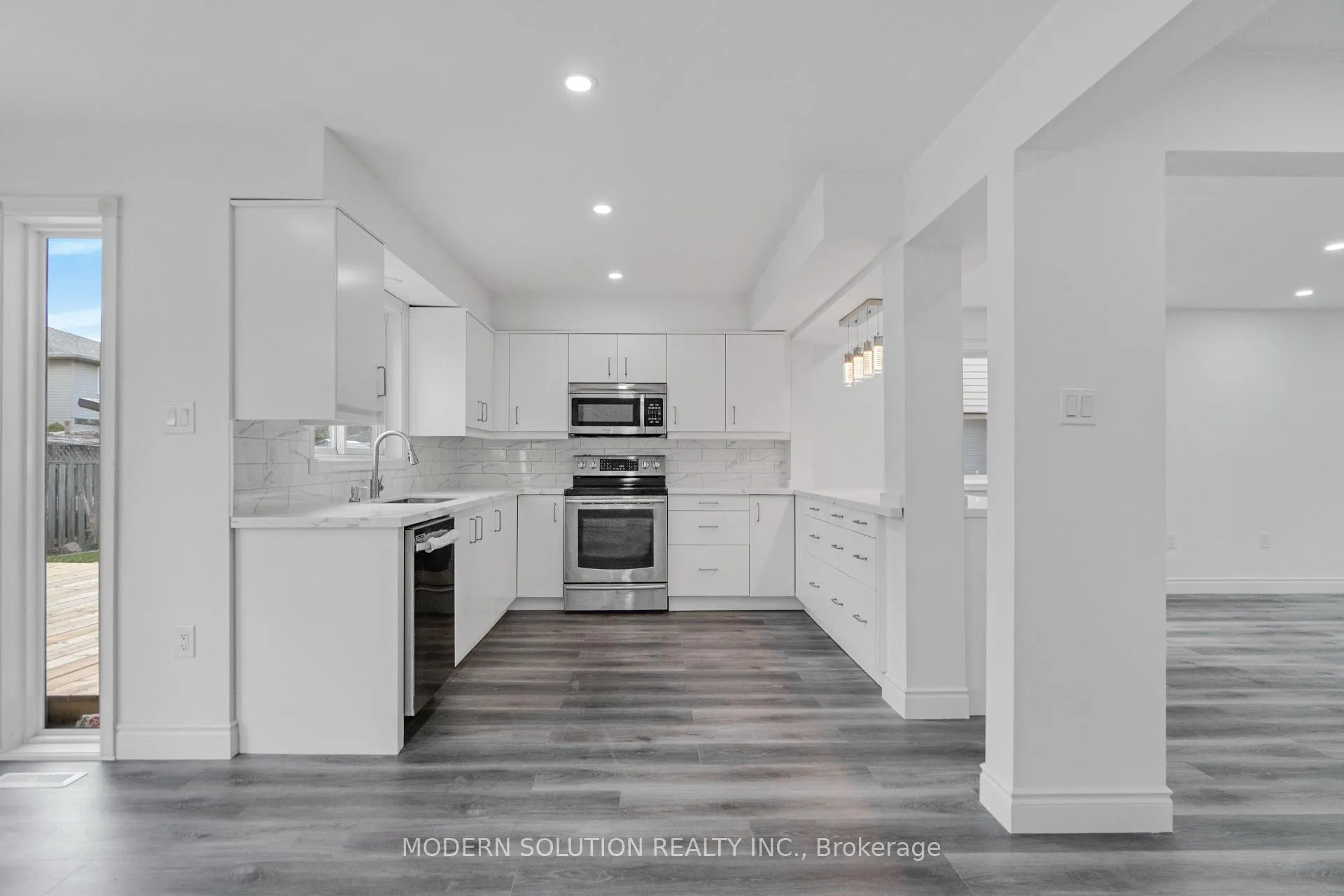 Photo 20 of 168 Fusilier Drive, Hamilton, Crerar — HOMEH