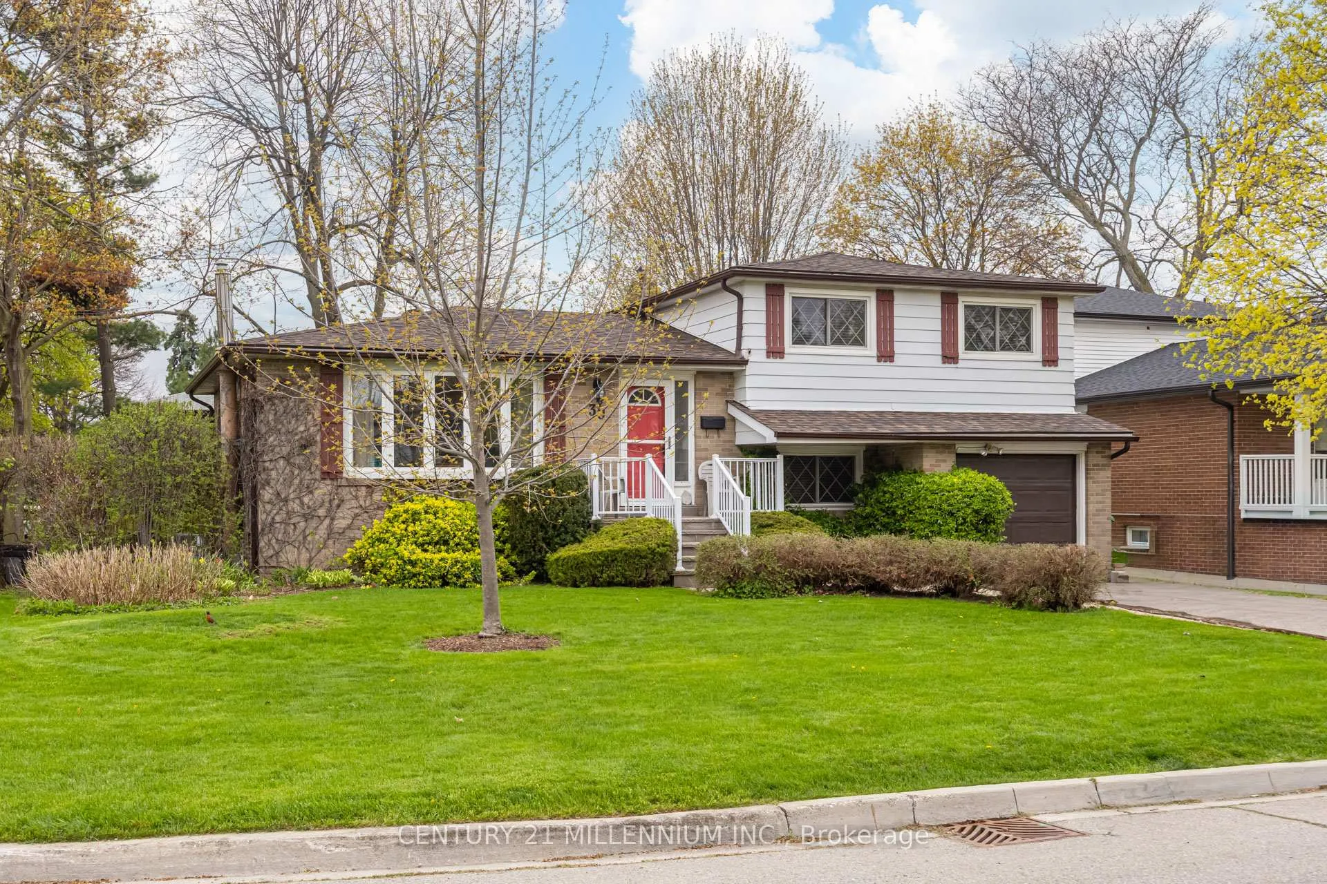 Photo 2 of 39 Greystone Crescent, Brampton, Brampton South — HOMEH