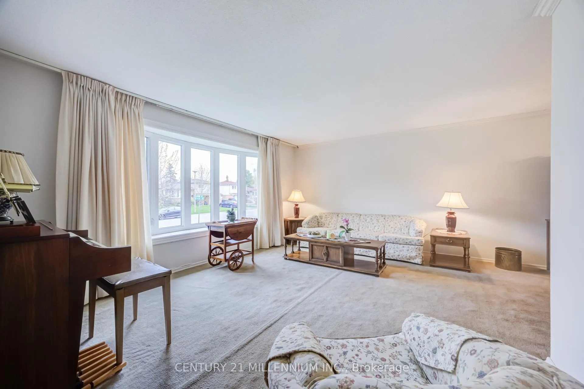 Photo 5 of 39 Greystone Crescent, Brampton, Brampton South — HOMEH