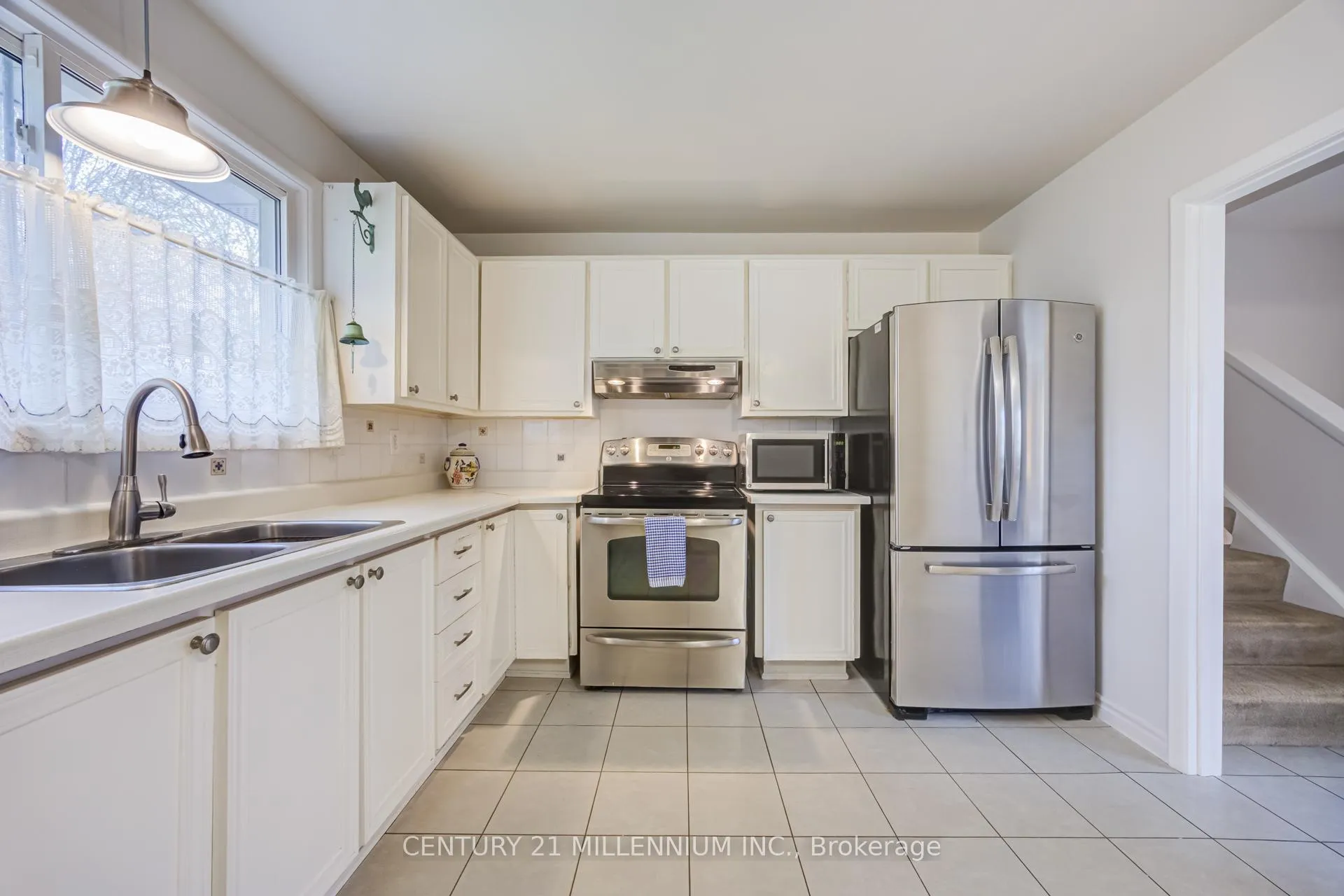 Photo 10 of 39 Greystone Crescent, Brampton, Brampton South — HOMEH