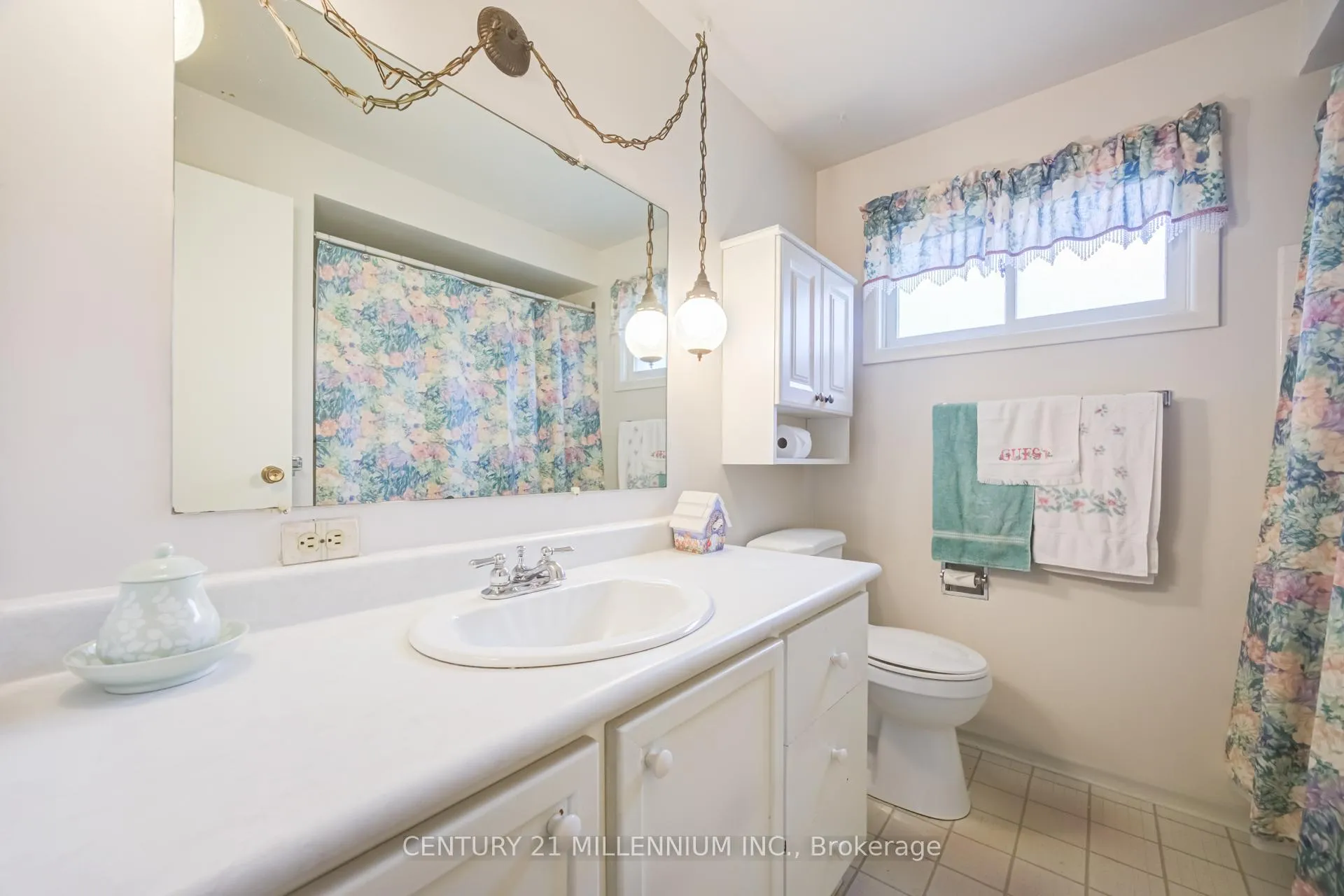 Photo 14 of 39 Greystone Crescent, Brampton, Brampton South — HOMEH