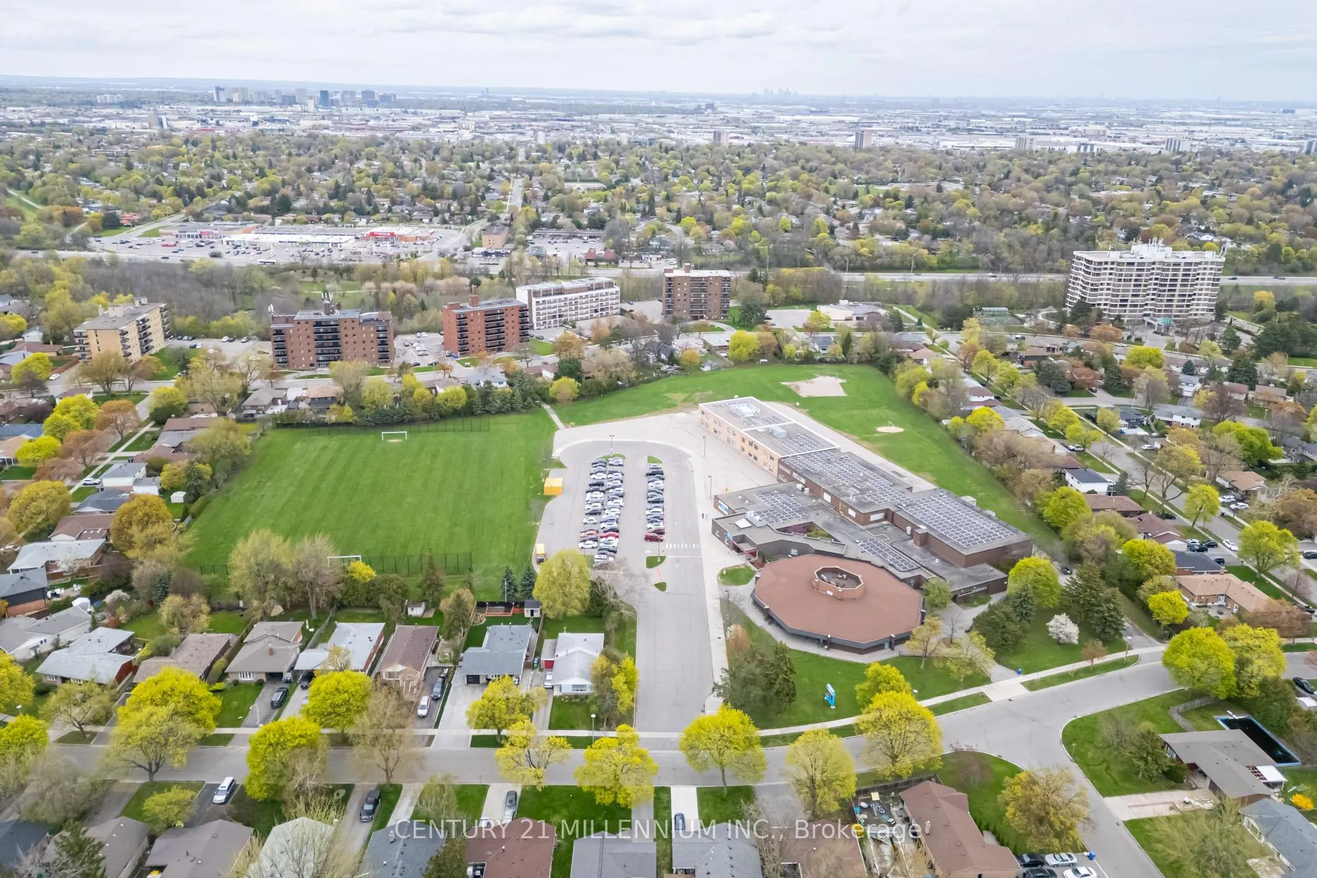 Photo 23 of 39 Greystone Crescent, Brampton, Brampton South — HOMEH
