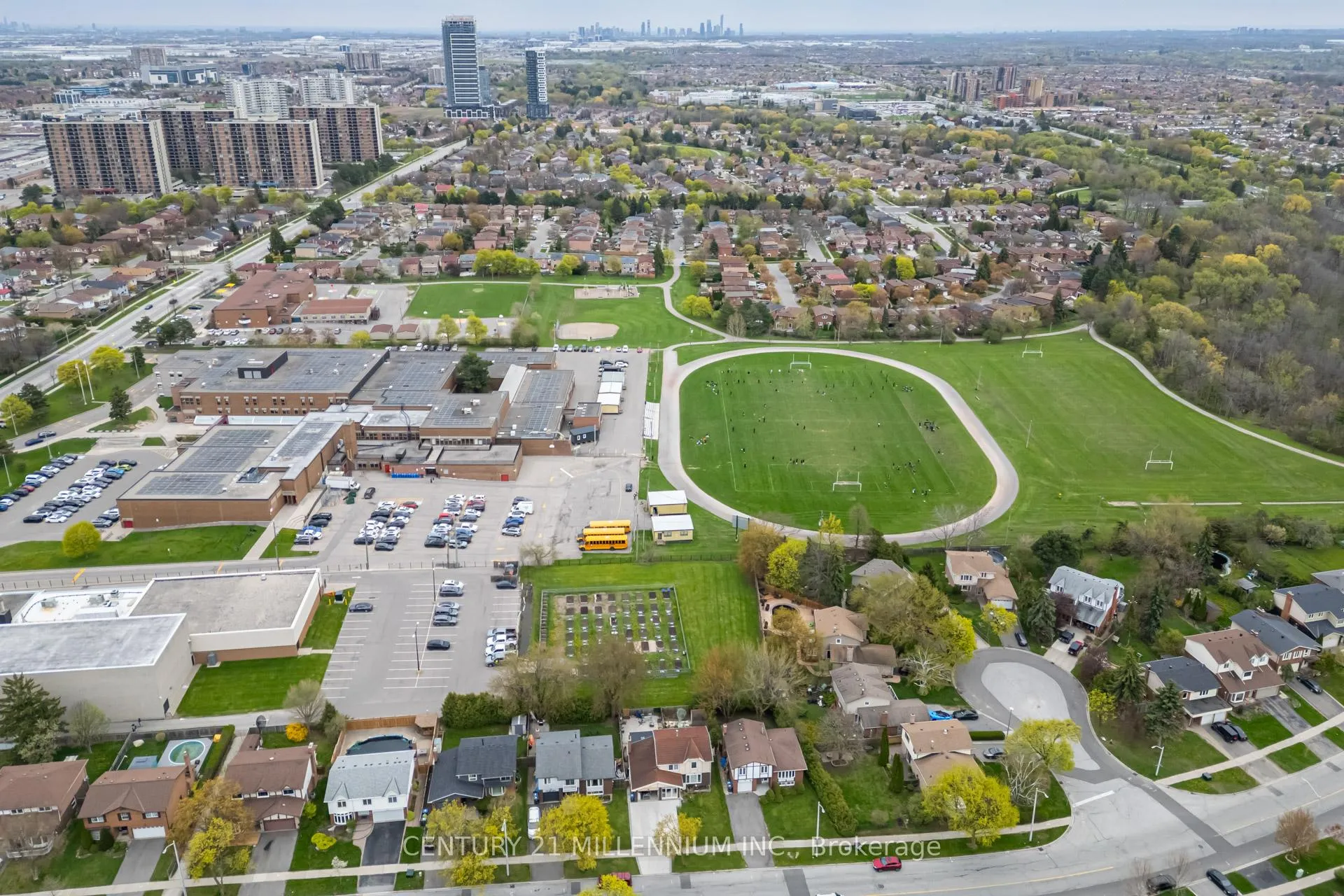 Photo 24 of 39 Greystone Crescent, Brampton, Brampton South — HOMEH