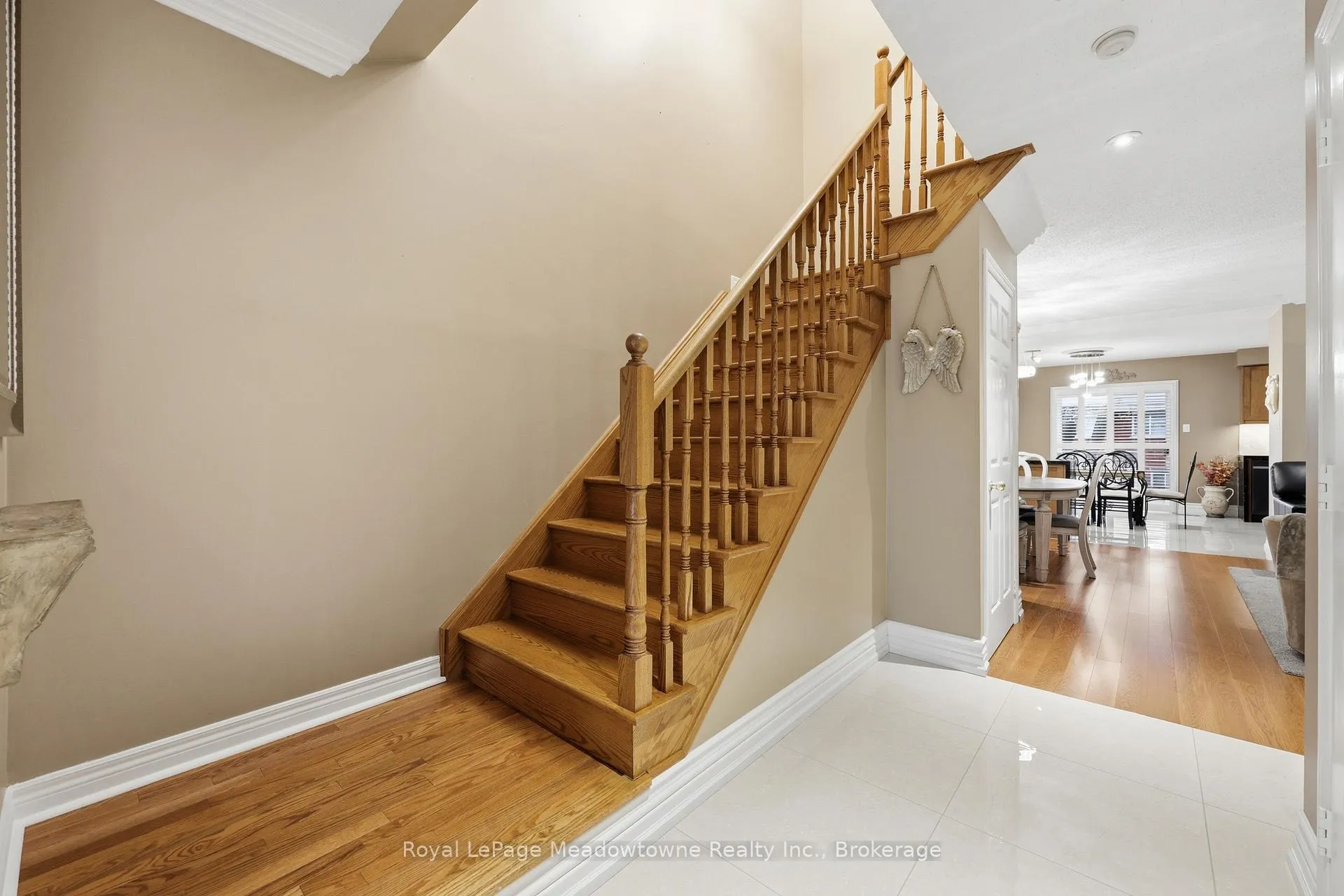 Photo 5 of 40 Coolspring Crescent, Caledon, Bolton East — HOMEH