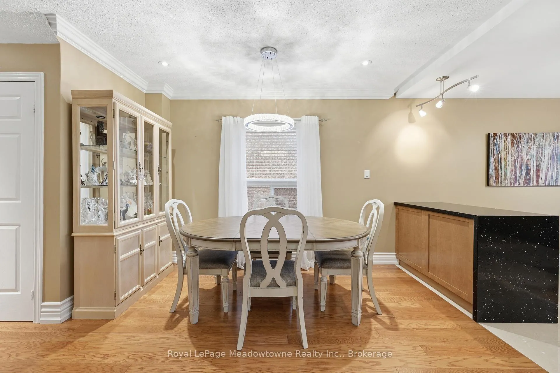 Photo 8 of 40 Coolspring Crescent, Caledon, Bolton East — HOMEH