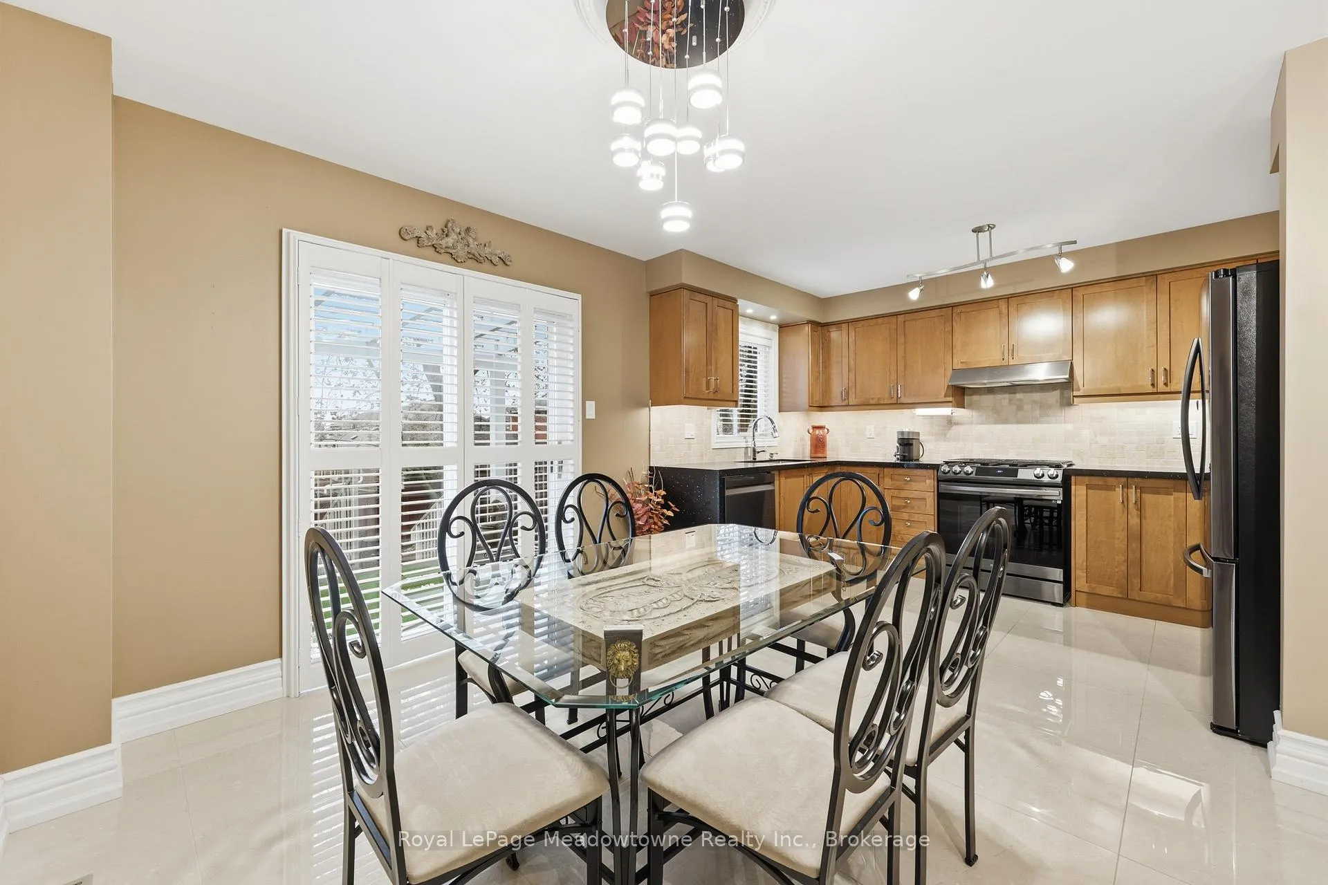 Photo 9 of 40 Coolspring Crescent, Caledon, Bolton East — HOMEH