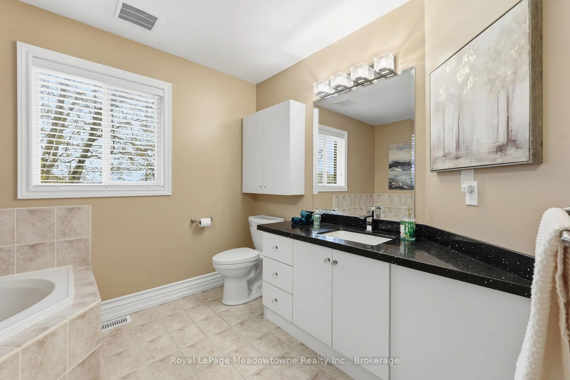 Photo 13 of 40 Coolspring Crescent, Caledon, Bolton East — HOMEH