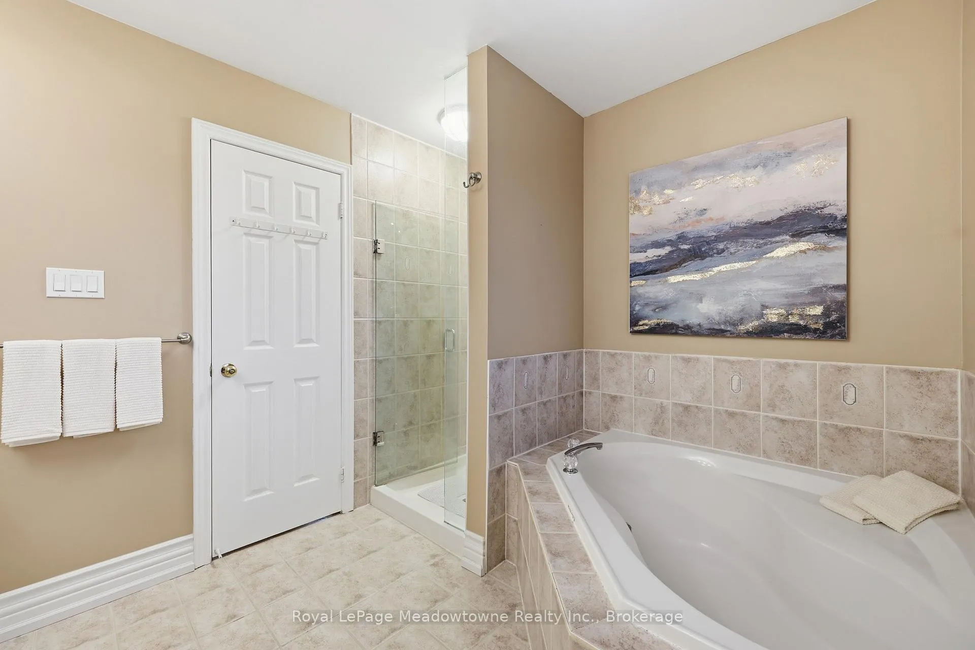 Photo 14 of 40 Coolspring Crescent, Caledon, Bolton East — HOMEH