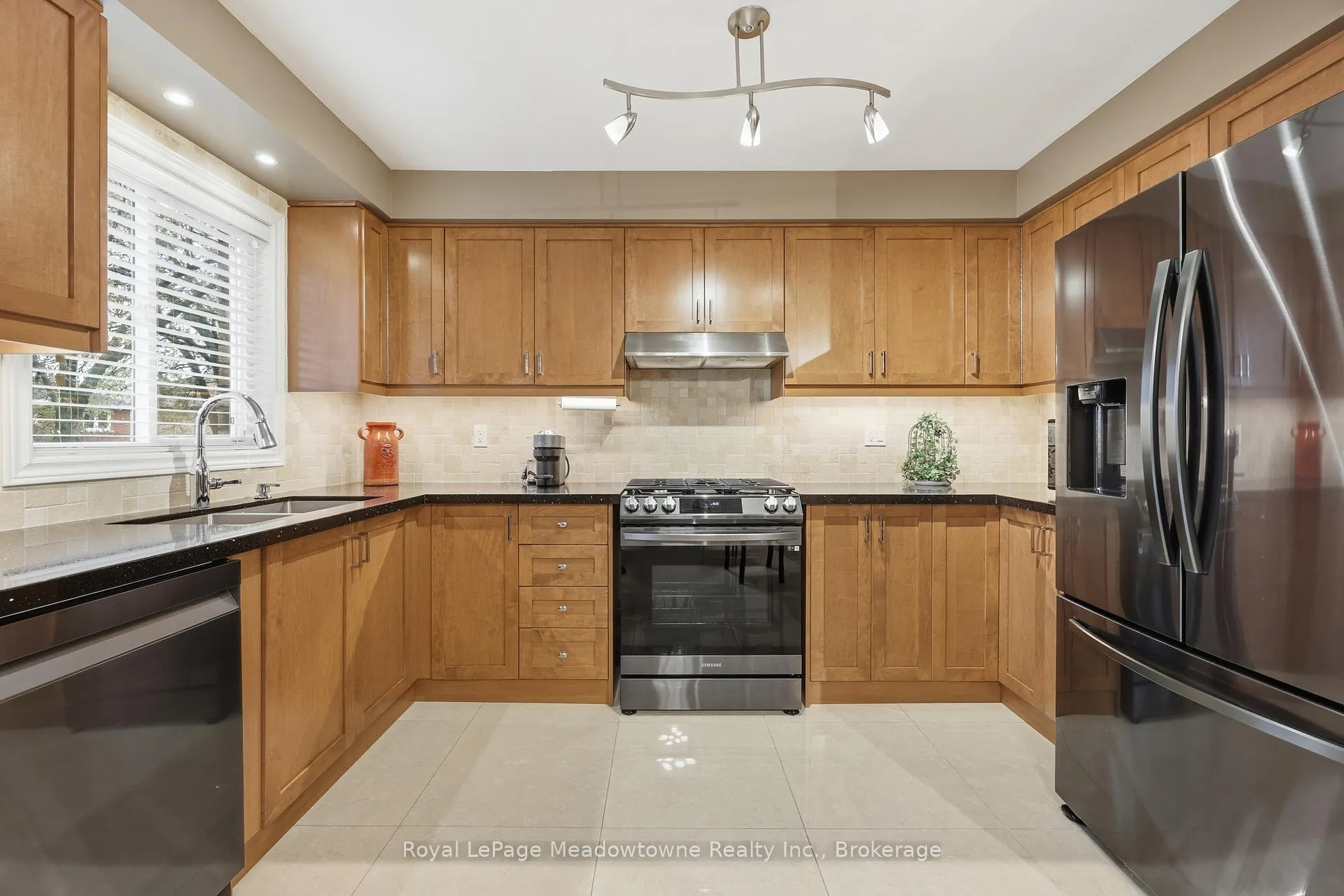 Photo 24 of 40 Coolspring Crescent, Caledon, Bolton East — HOMEH