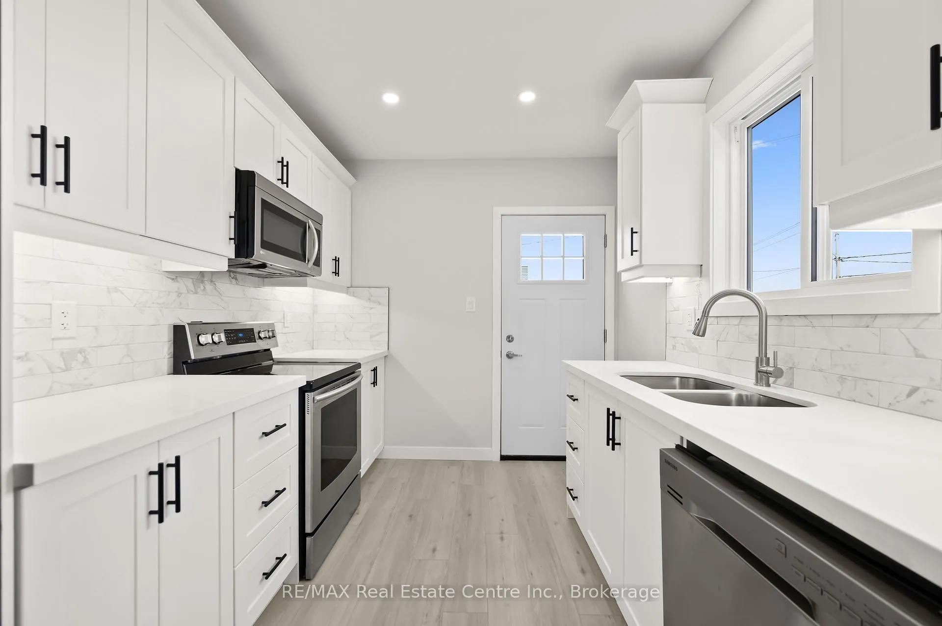 Photo 2 of 1180 Union Street, Kitchener, Northward — HOMEH