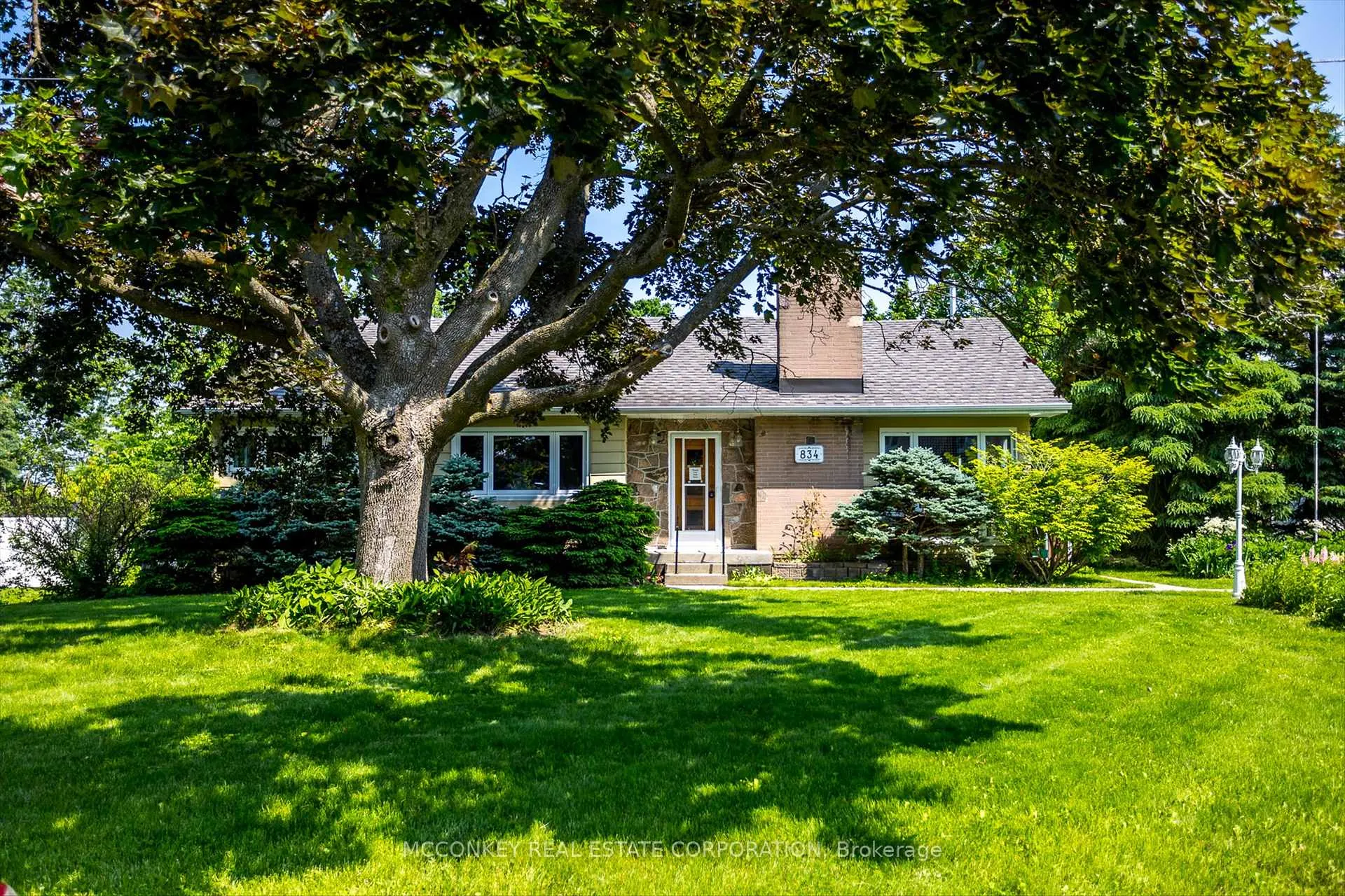 Front of 834 Crowley Crescent