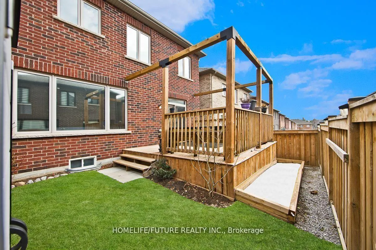 Photo 17 of 1193 Enchanted Crescent, Pickering, Rural Pickering — HOMEH