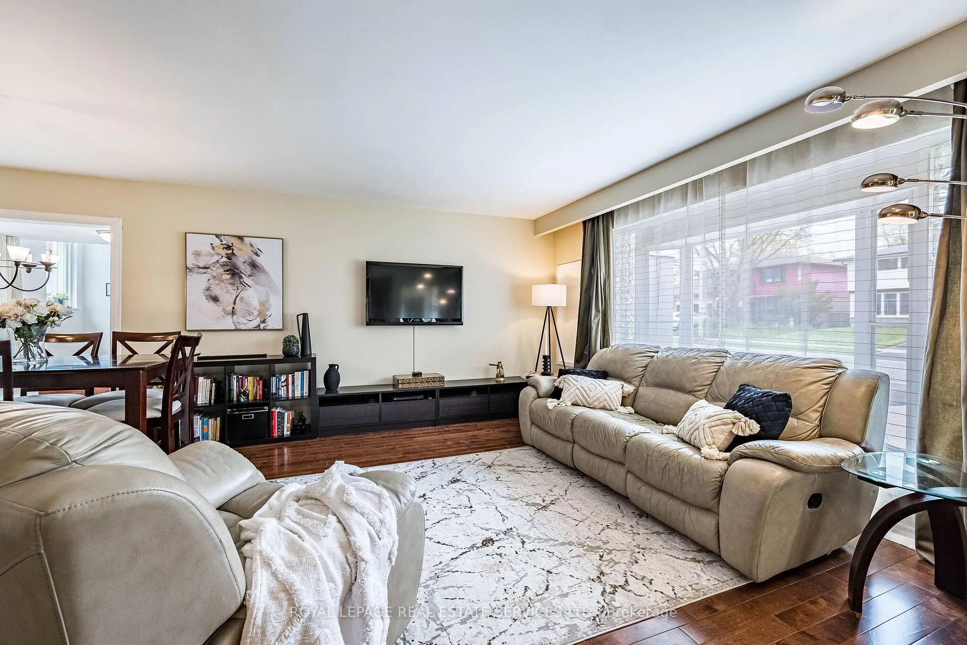 Photo 5 of 91 Center Street S, Brampton, Brampton East — HOMEH