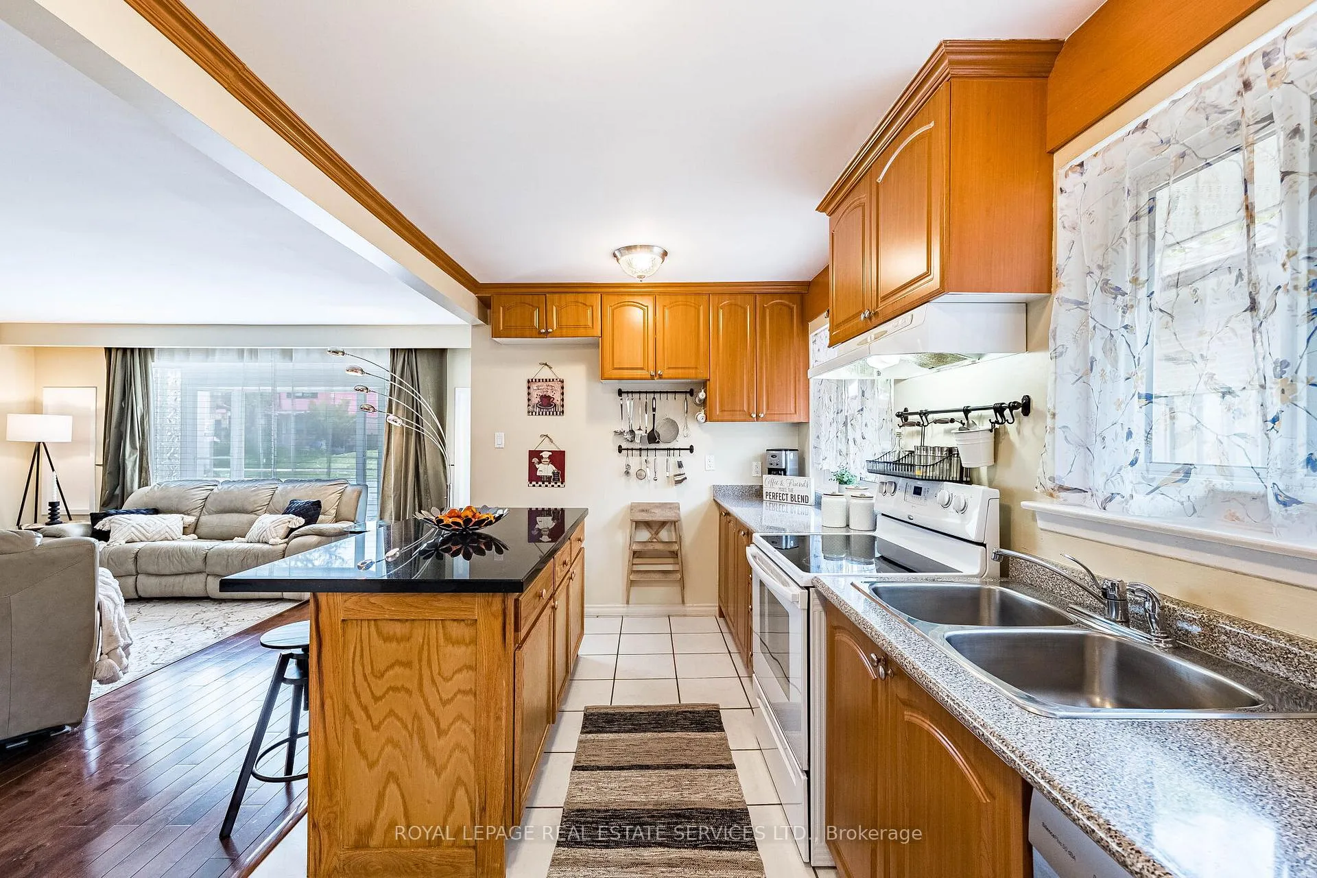 Photo 8 of 91 Center Street S, Brampton, Brampton East — HOMEH