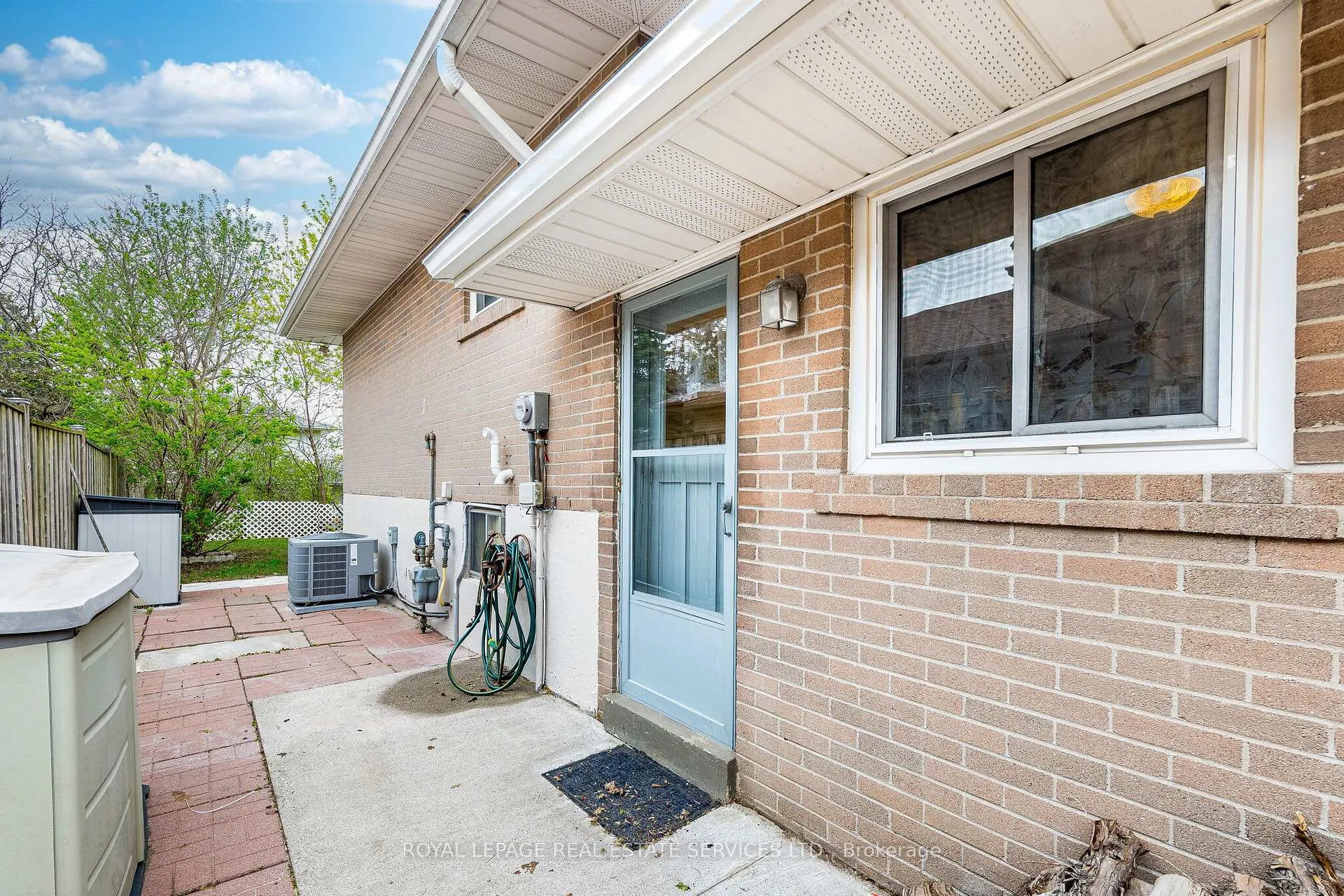 Photo 33 of 91 Center Street S, Brampton, Brampton East — HOMEH