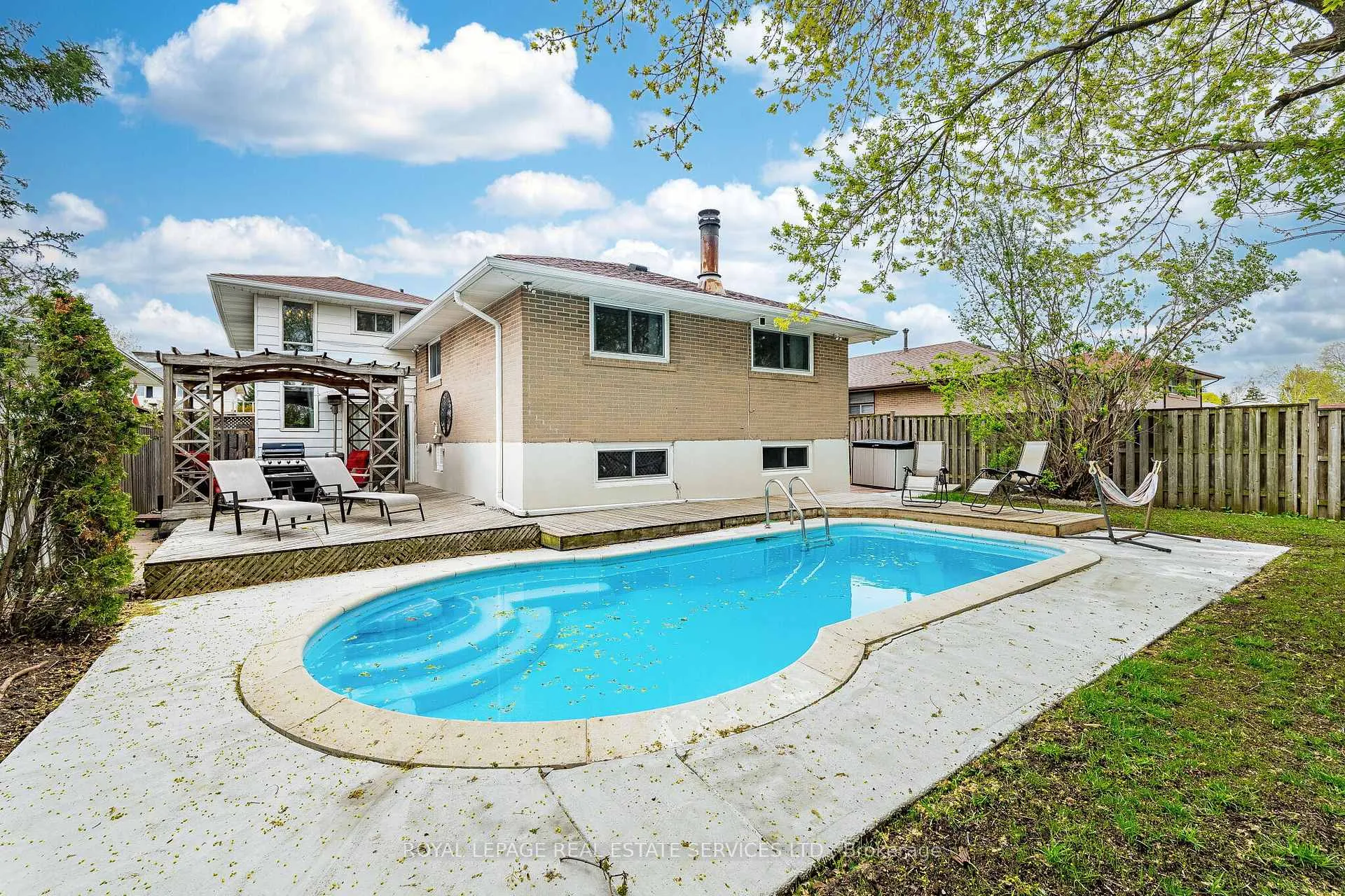 Photo 36 of 91 Center Street S, Brampton, Brampton East — HOMEH