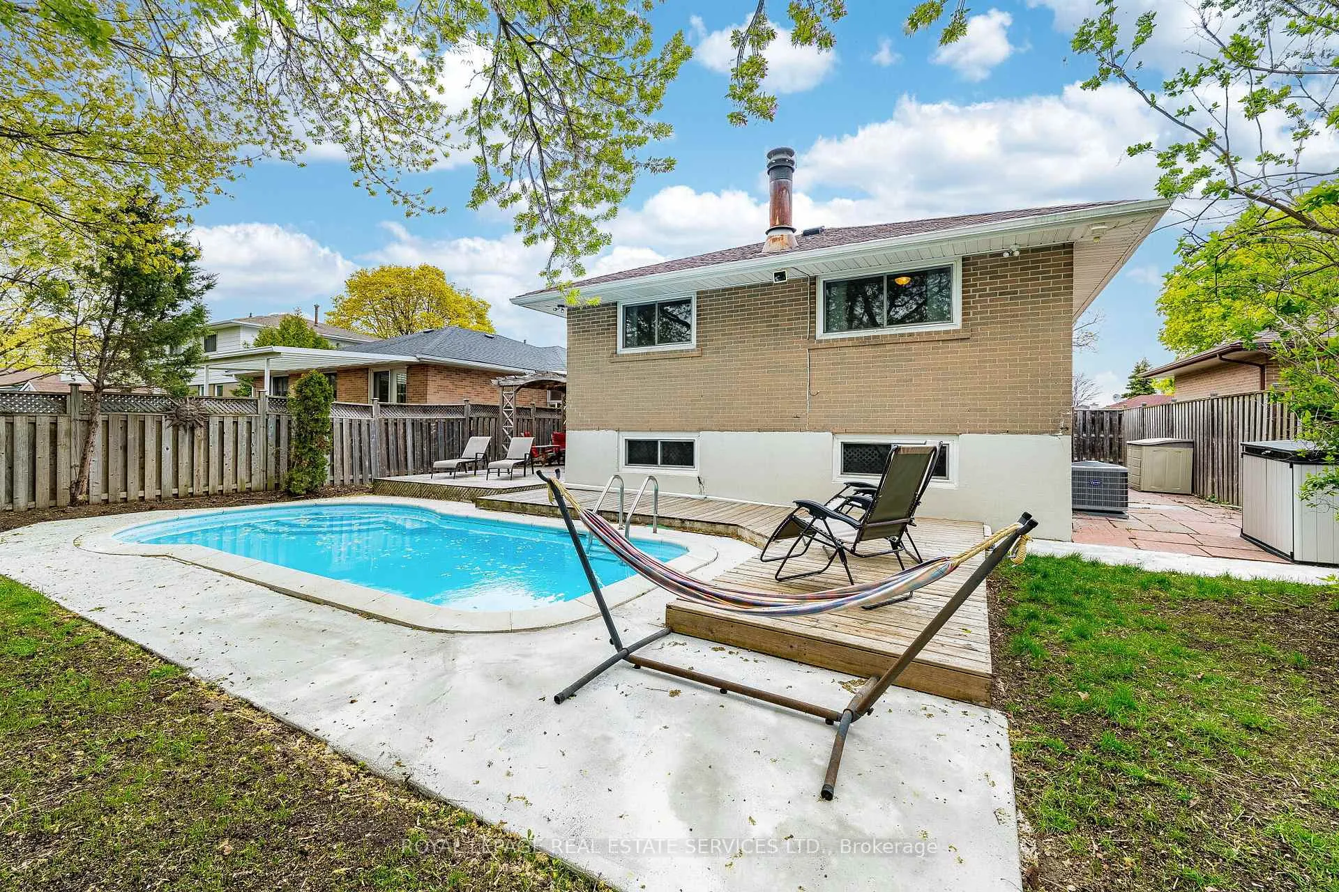 Photo 37 of 91 Center Street S, Brampton, Brampton East — HOMEH