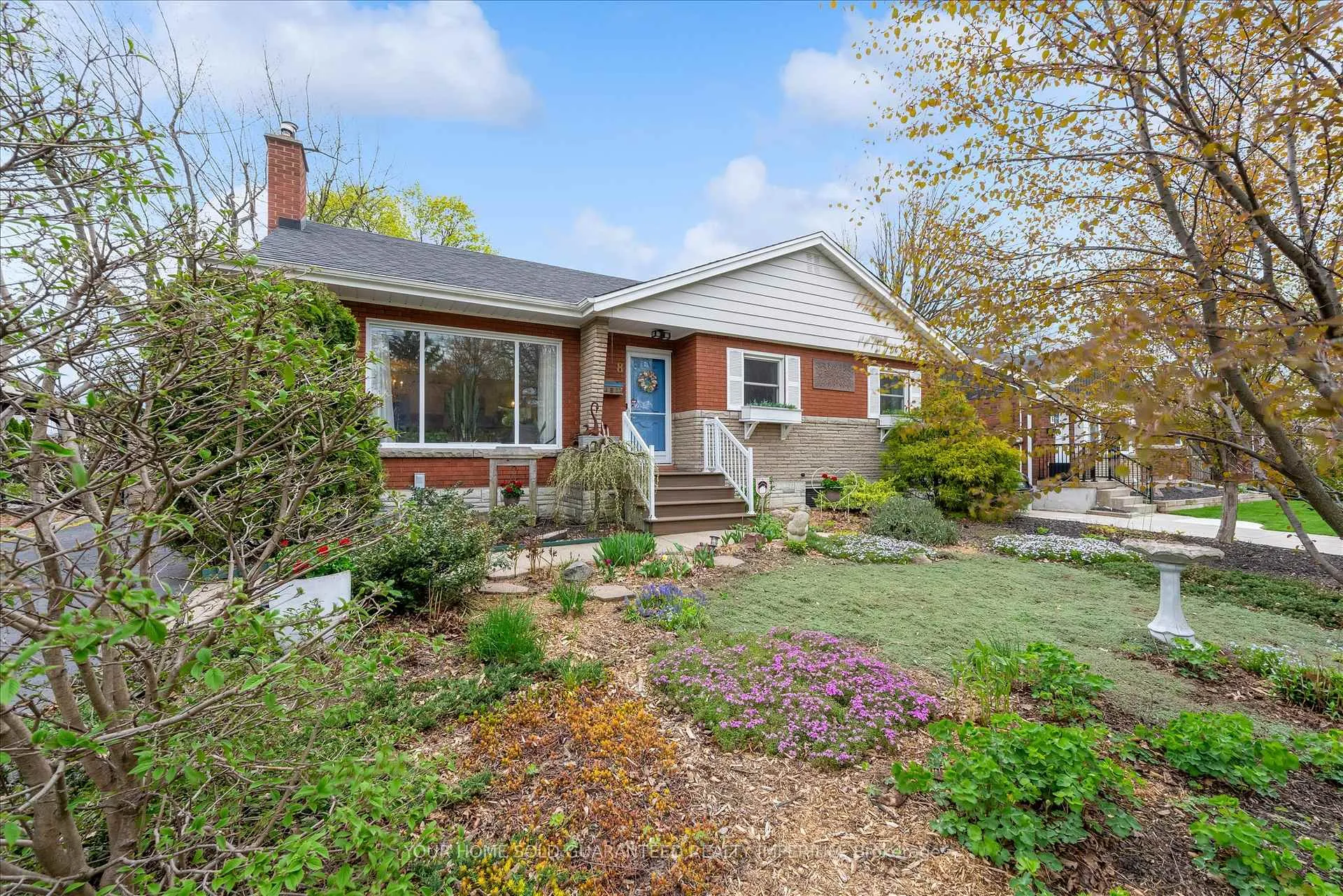 Photo 2 of 8 Mulock Avenue, Hamilton, Sunninghill — HOMEH