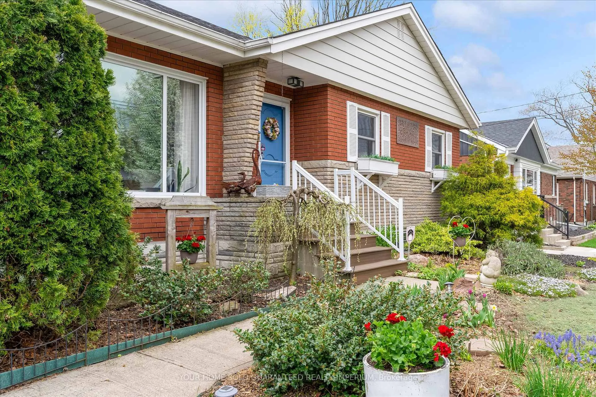 Photo 4 of 8 Mulock Avenue, Hamilton, Sunninghill — HOMEH