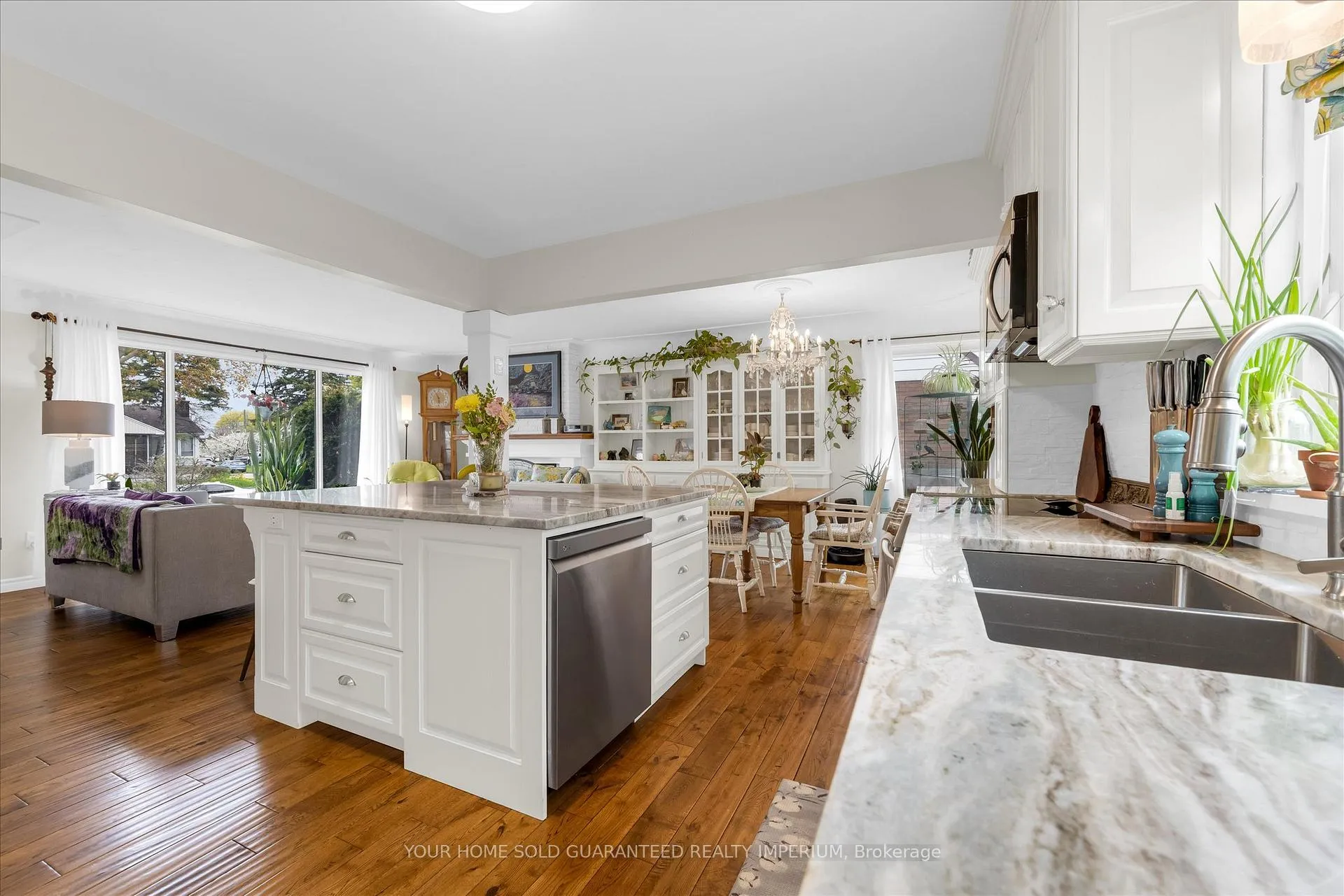 Photo 13 of 8 Mulock Avenue, Hamilton, Sunninghill — HOMEH