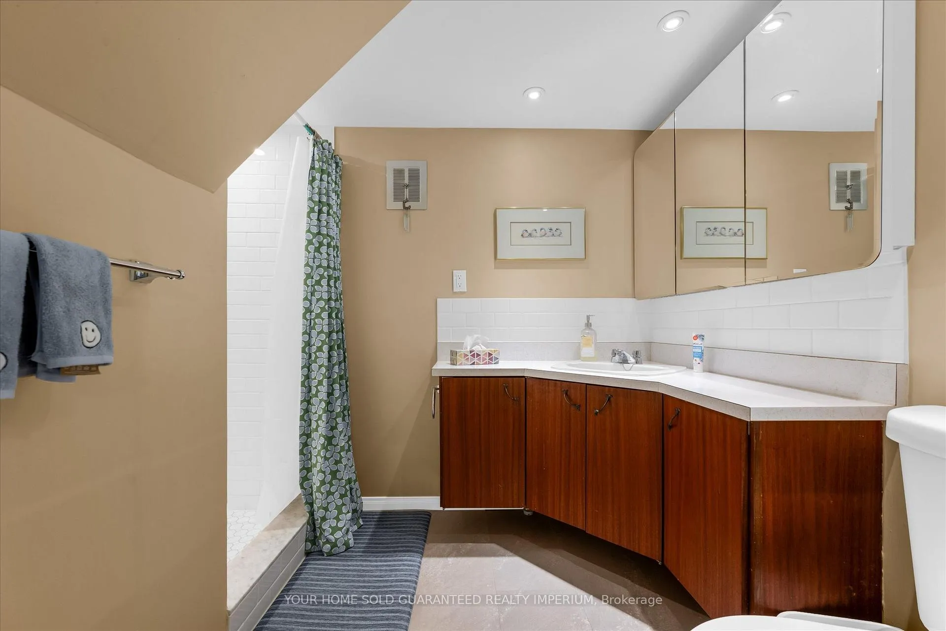 Photo 29 of 8 Mulock Avenue, Hamilton, Sunninghill — HOMEH