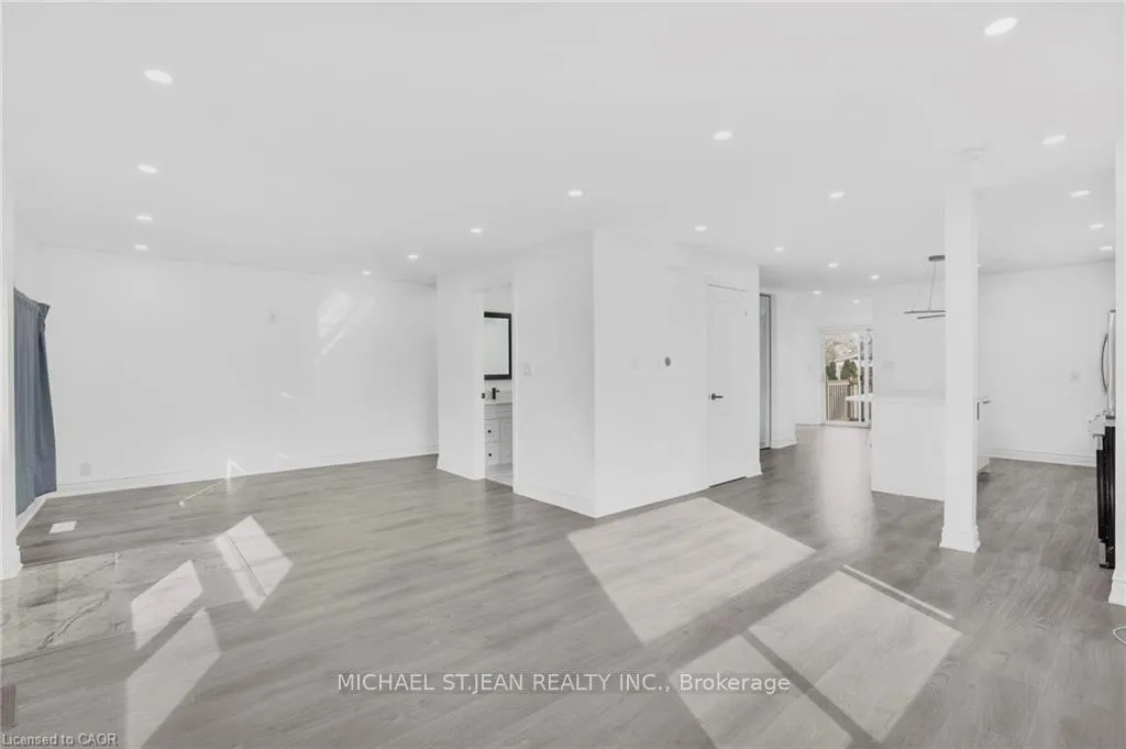 Photo 9 of 68 York Street, Hamilton, Dundas — HOMEH