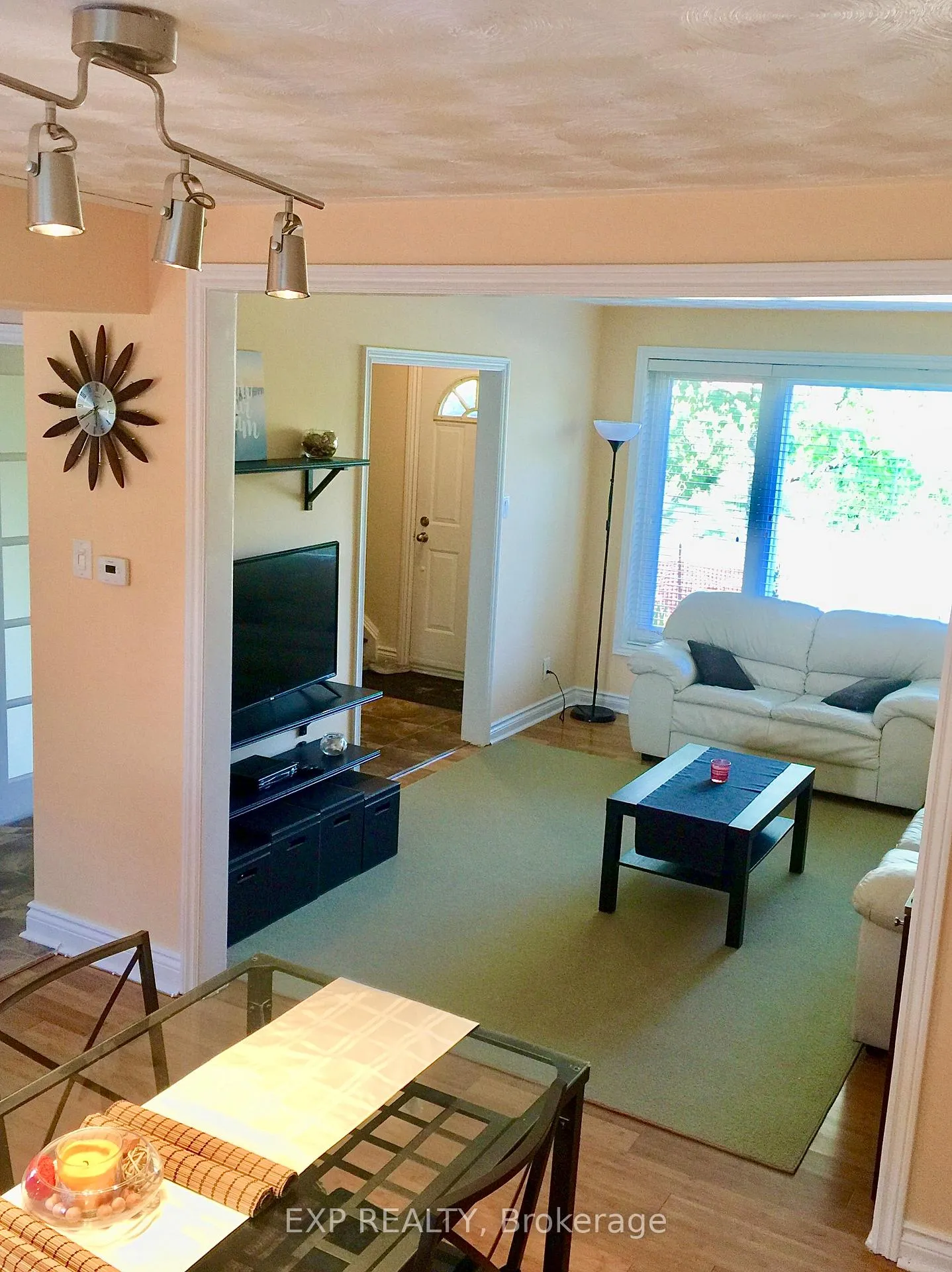 Photo 2 of 28 Bailey Crescent, Aurora, Aurora Highlands — HOMEH