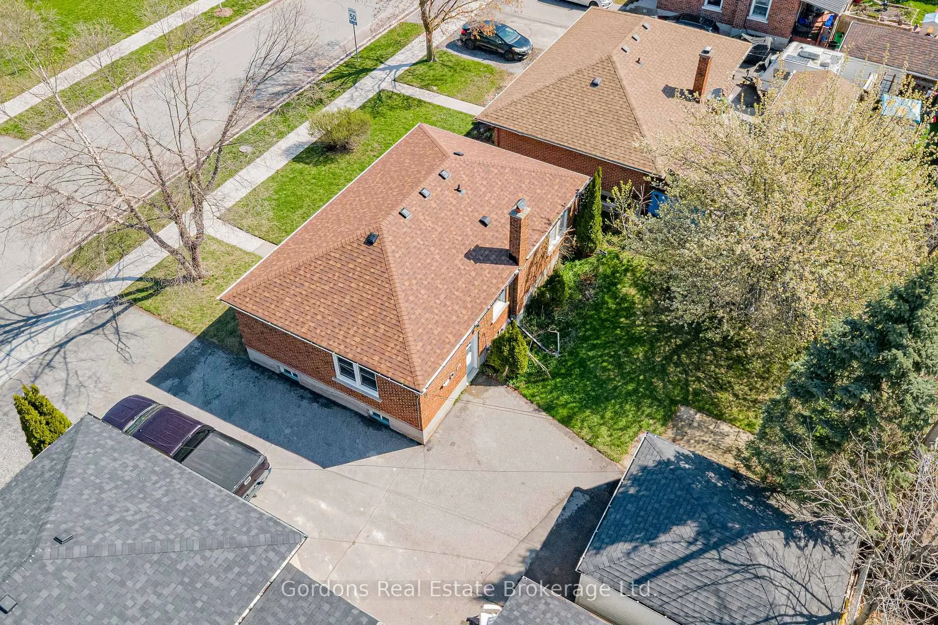 Photo 3 of 705 Bellaire Street, Peterborough, Otonabee Ward 1 — HOMEH