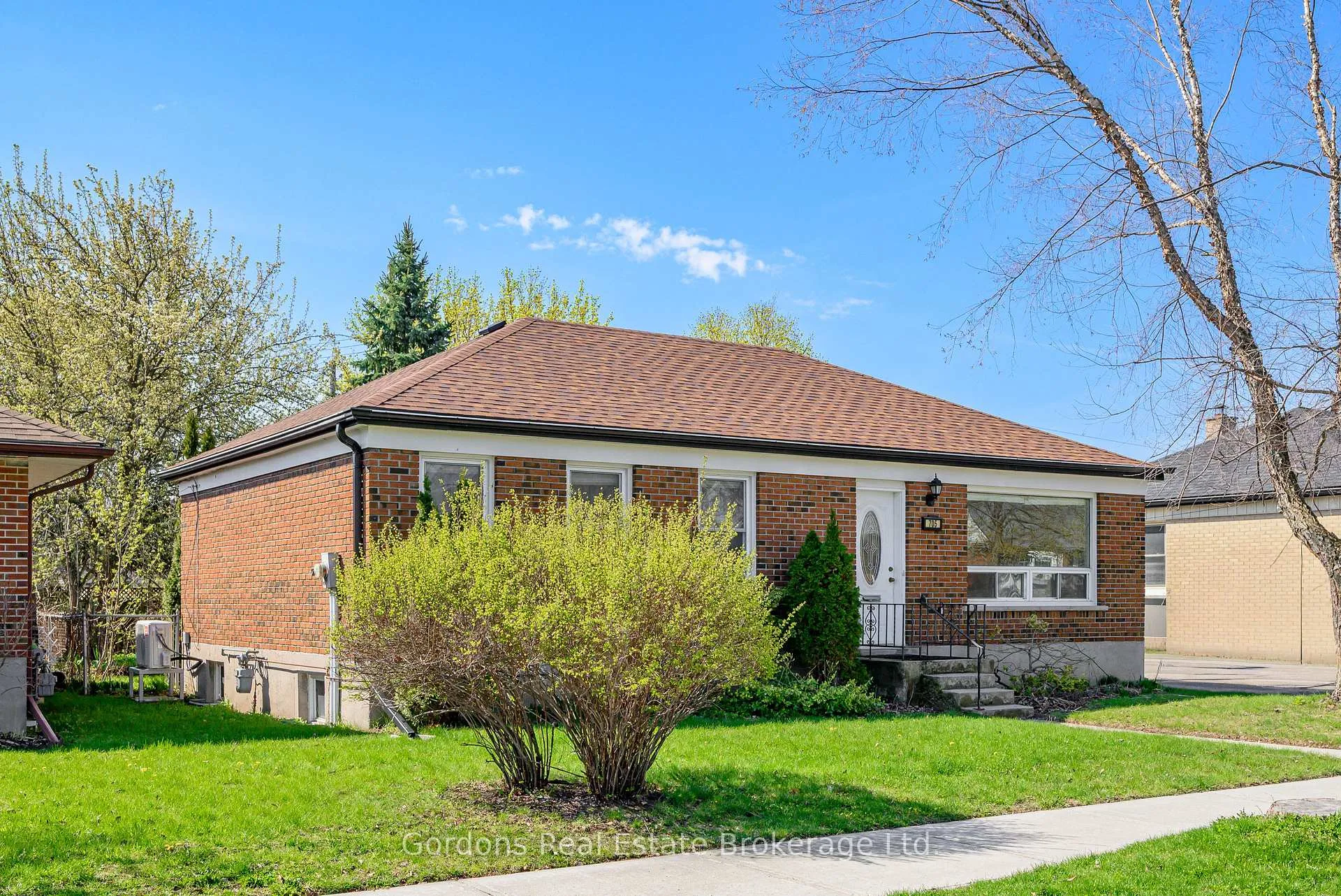 Photo 4 of 705 Bellaire Street, Peterborough, Otonabee Ward 1 — HOMEH