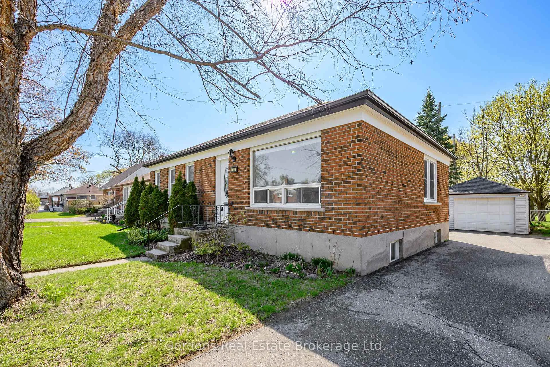 Photo 5 of 705 Bellaire Street, Peterborough, Otonabee Ward 1 — HOMEH