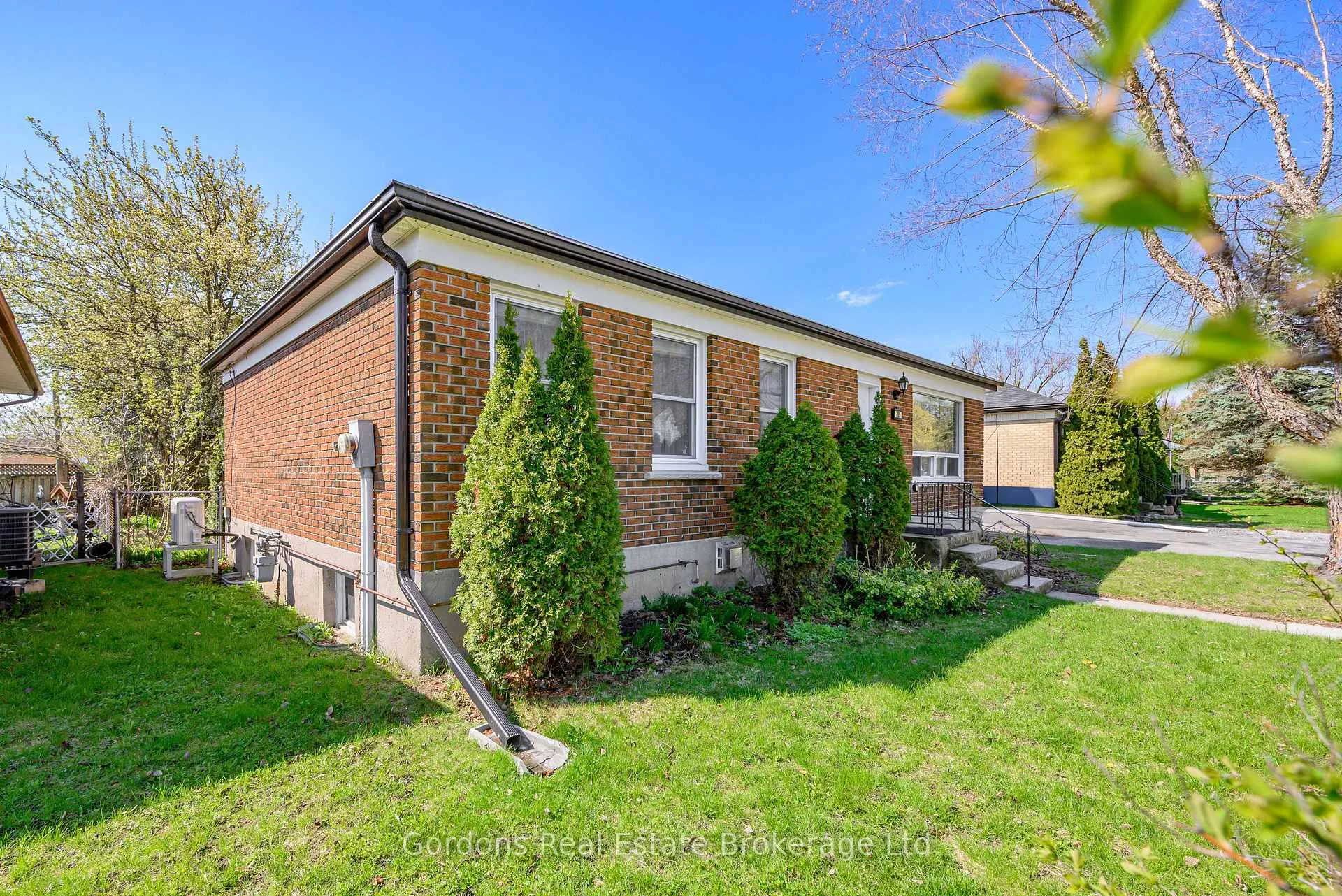 Photo 6 of 705 Bellaire Street, Peterborough, Otonabee Ward 1 — HOMEH