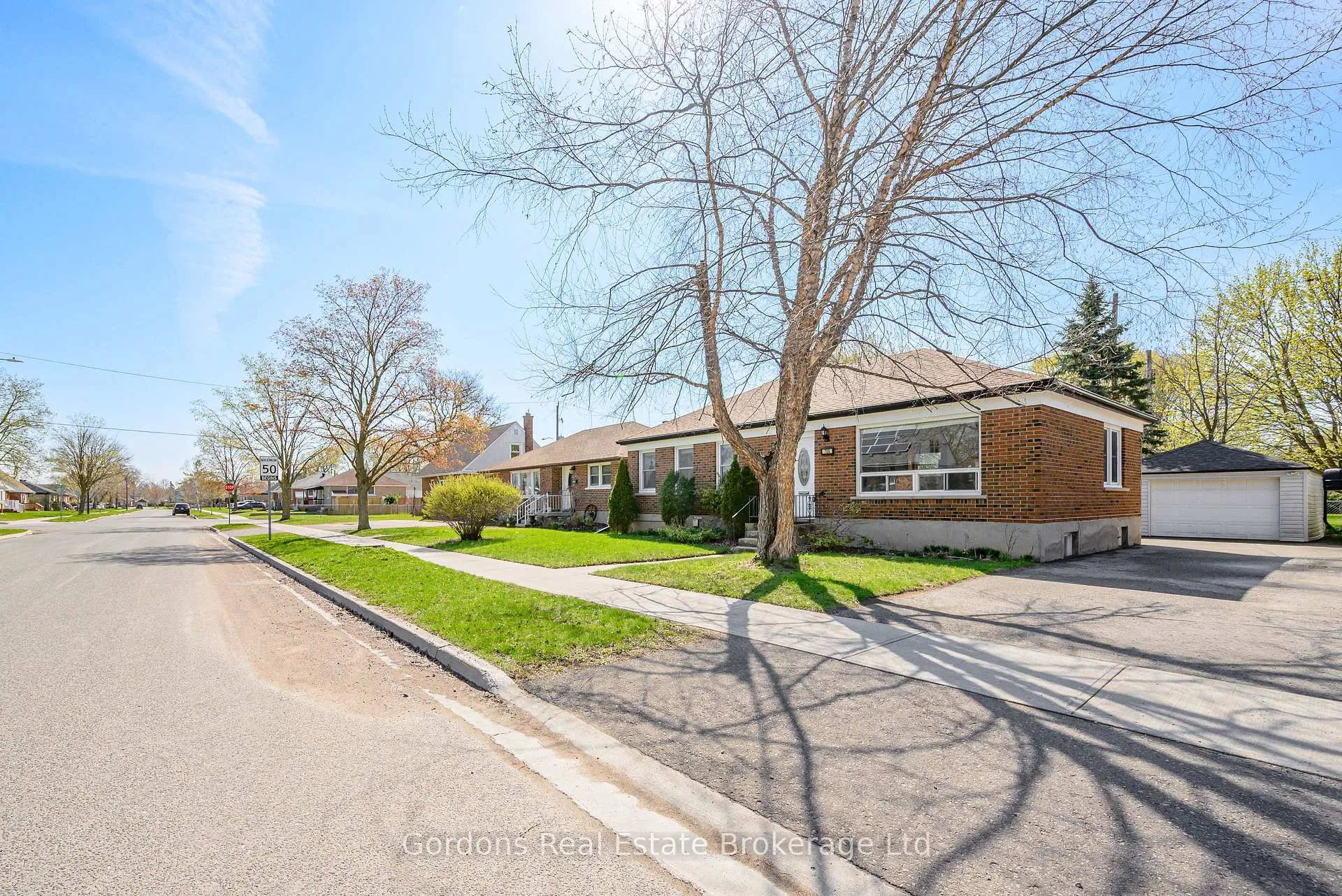 Photo 7 of 705 Bellaire Street, Peterborough, Otonabee Ward 1 — HOMEH