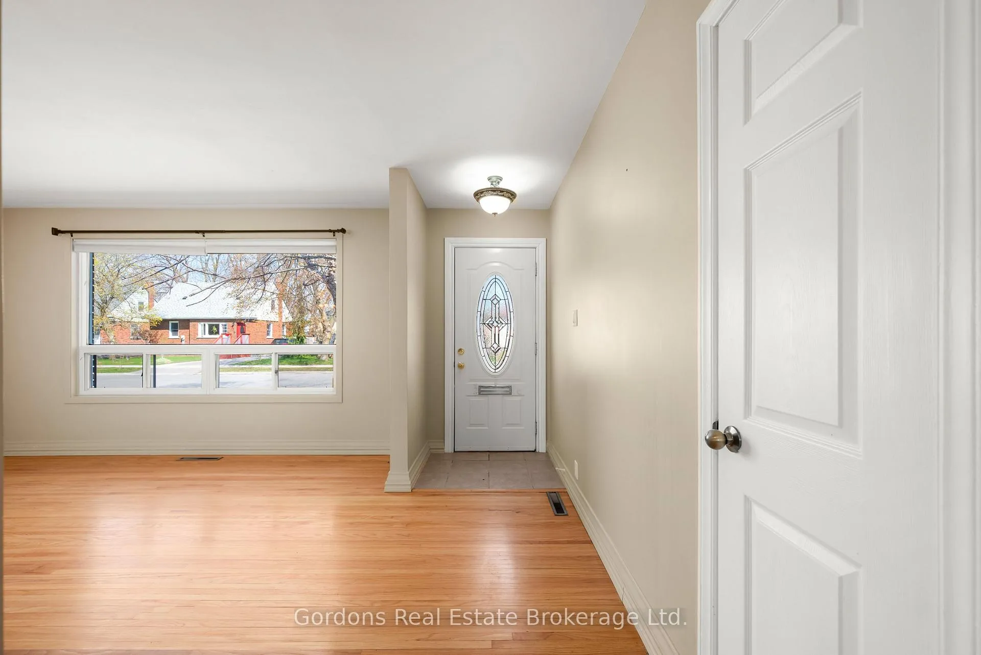 Photo 10 of 705 Bellaire Street, Peterborough, Otonabee Ward 1 — HOMEH