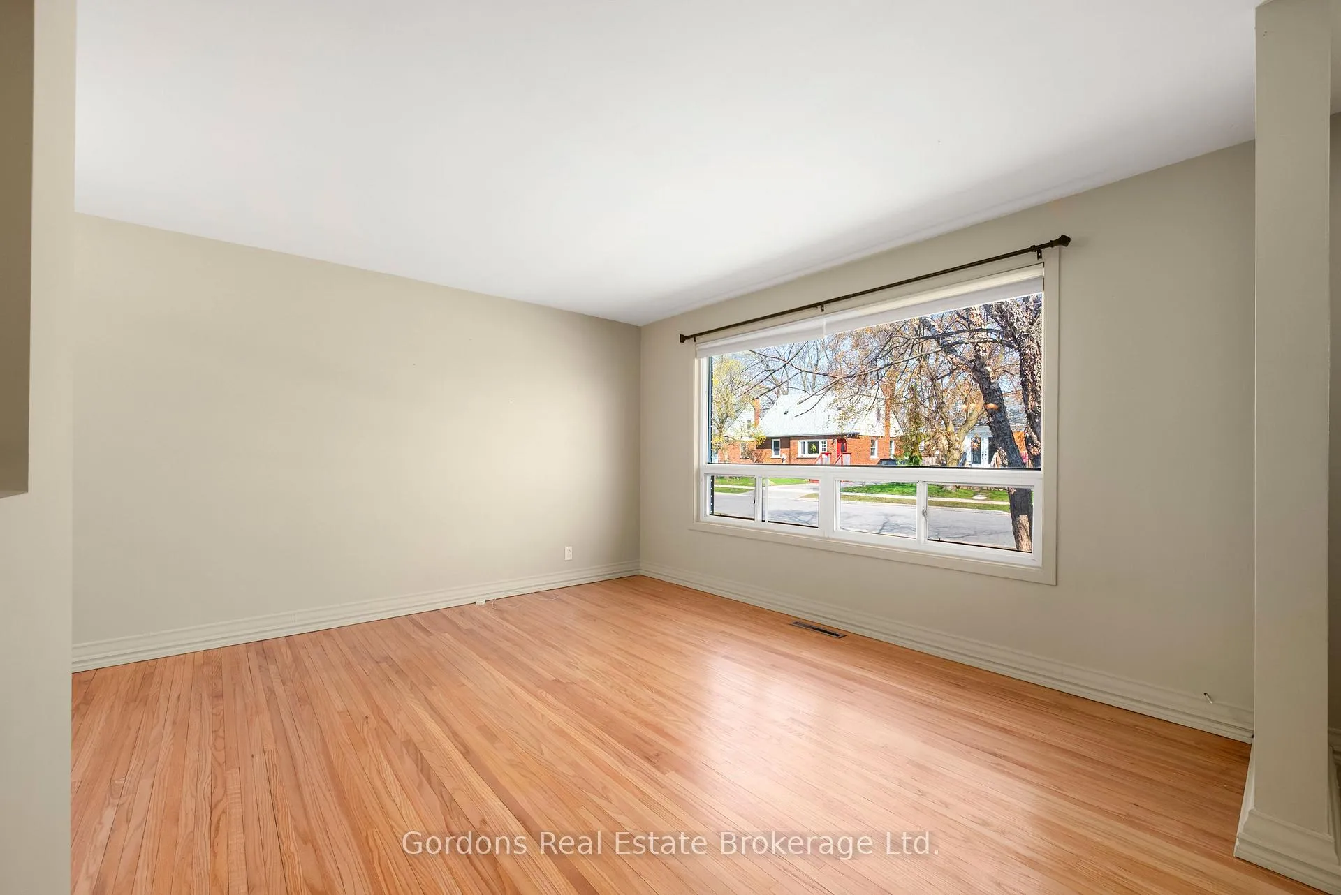 Photo 12 of 705 Bellaire Street, Peterborough, Otonabee Ward 1 — HOMEH