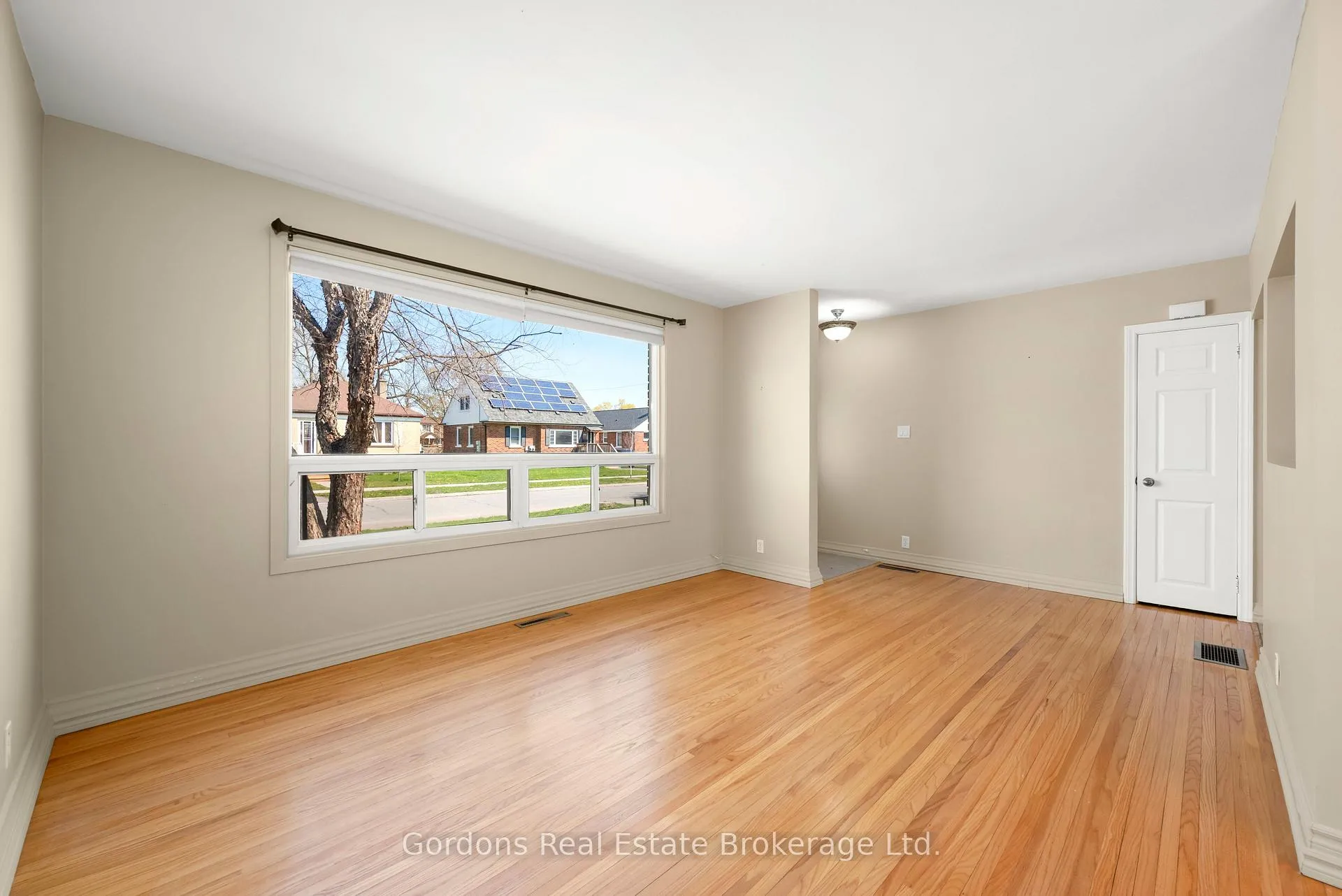 Photo 13 of 705 Bellaire Street, Peterborough, Otonabee Ward 1 — HOMEH